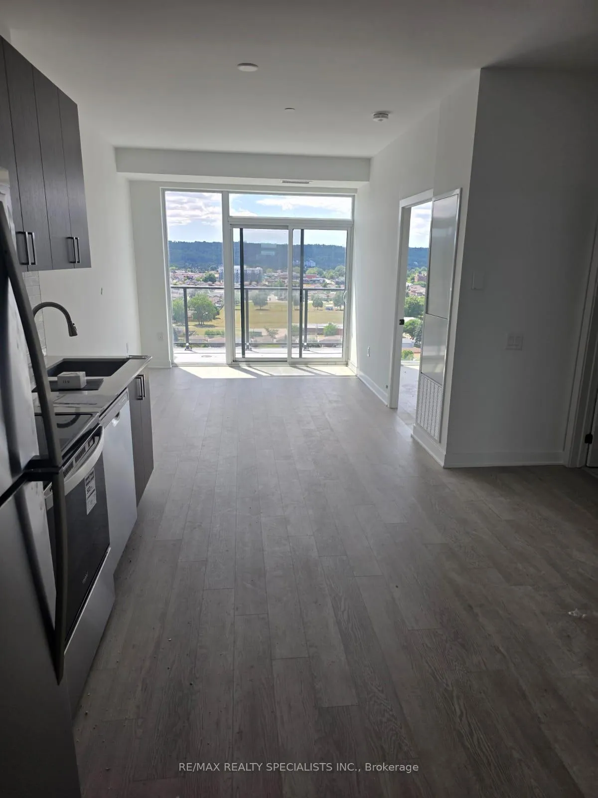 Photo 11 of Unit 1618, 2782 Barton Street, Hamilton, Riverdale — HOMEH