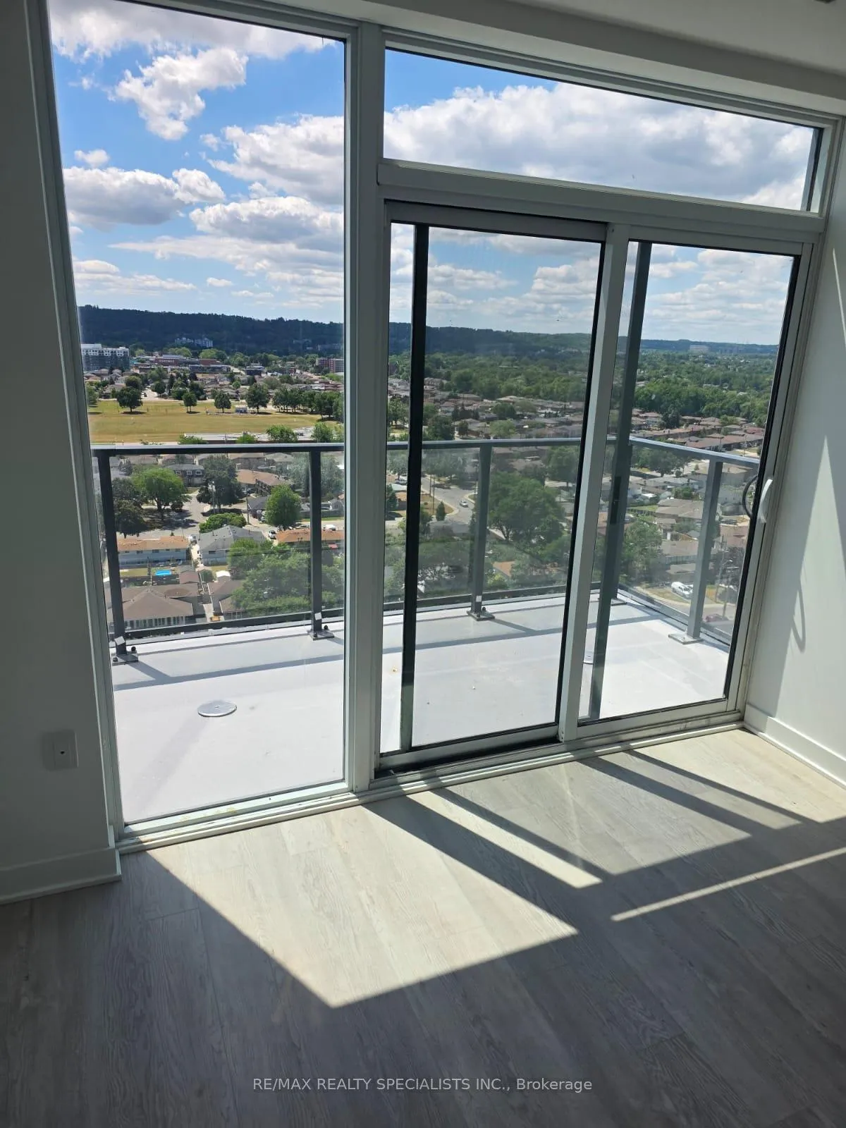 Photo 13 of Unit 1618, 2782 Barton Street, Hamilton, Riverdale — HOMEH