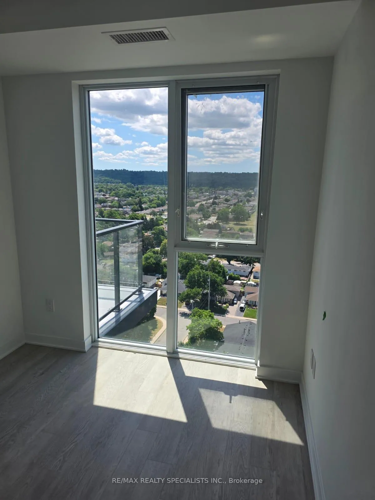 Photo 17 of Unit 1618, 2782 Barton Street, Hamilton, Riverdale — HOMEH
