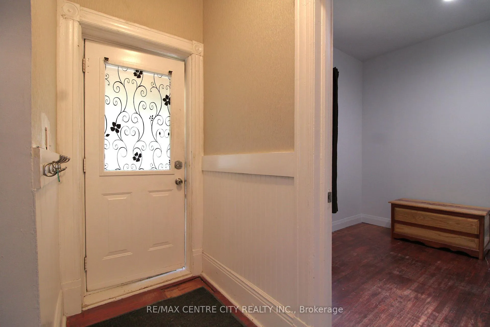 Photo 3 of 28 Maple Street, St. Thomas — HOMEH