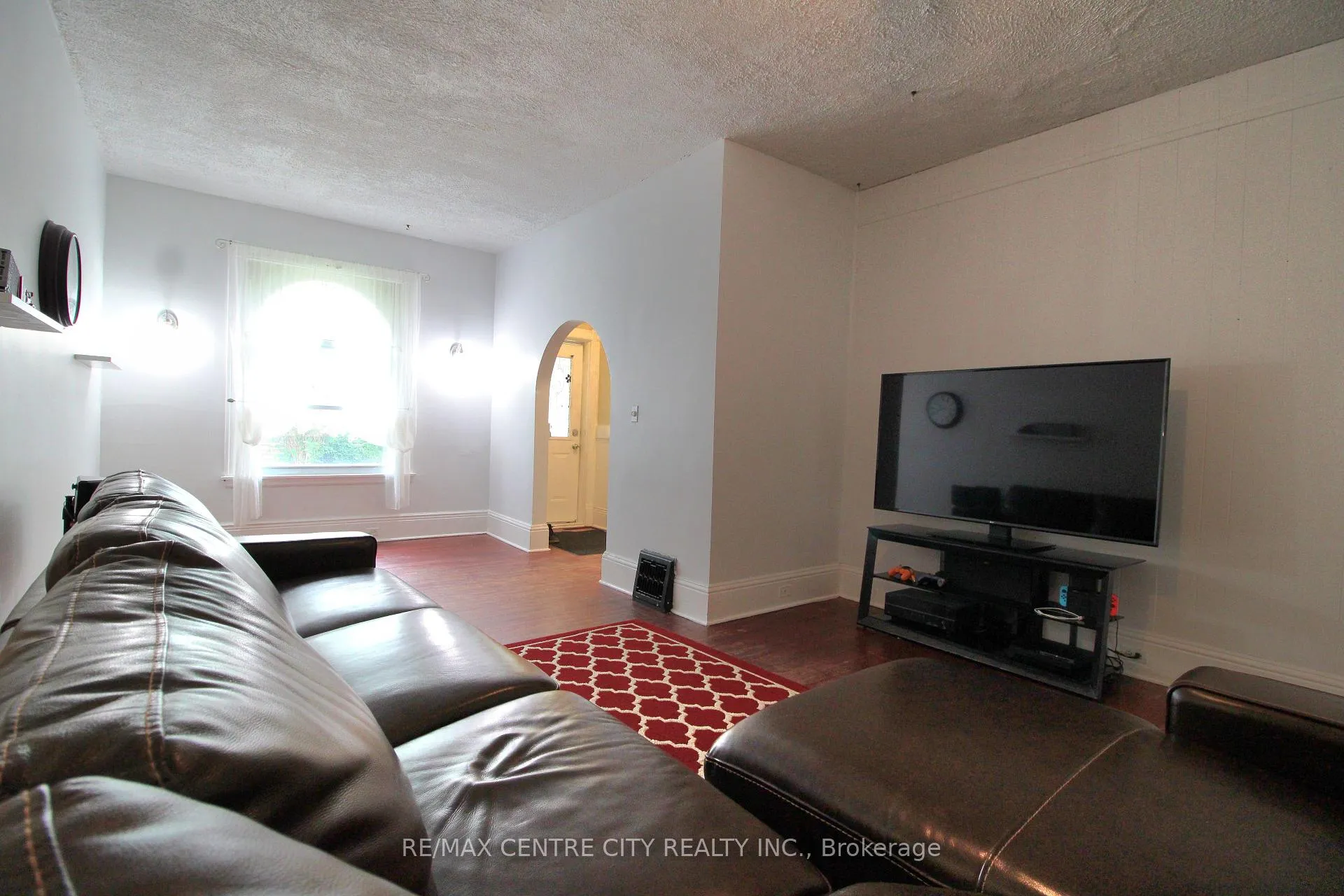 Photo 6 of 28 Maple Street, St. Thomas — HOMEH