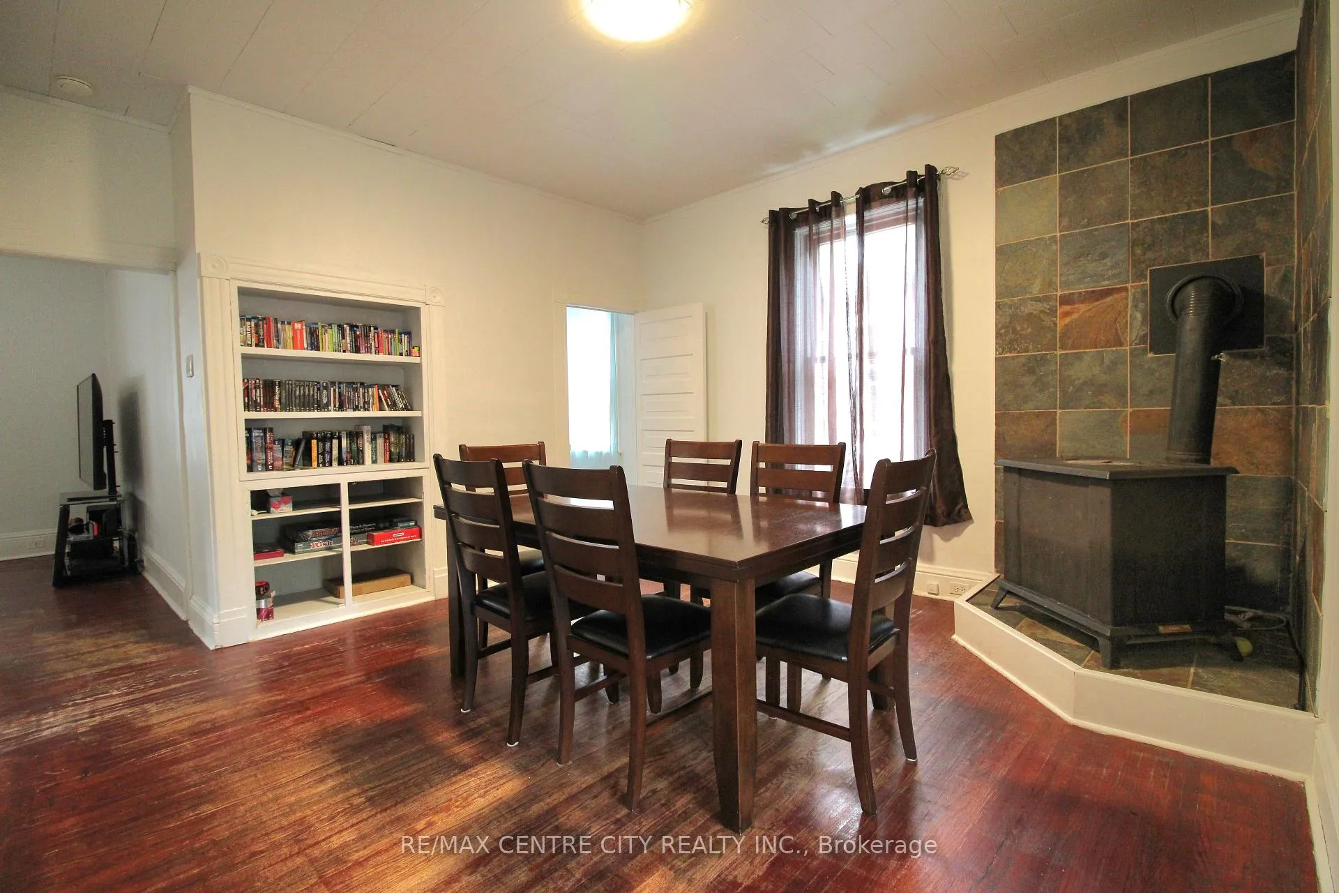 Photo 8 of 28 Maple Street, St. Thomas — HOMEH