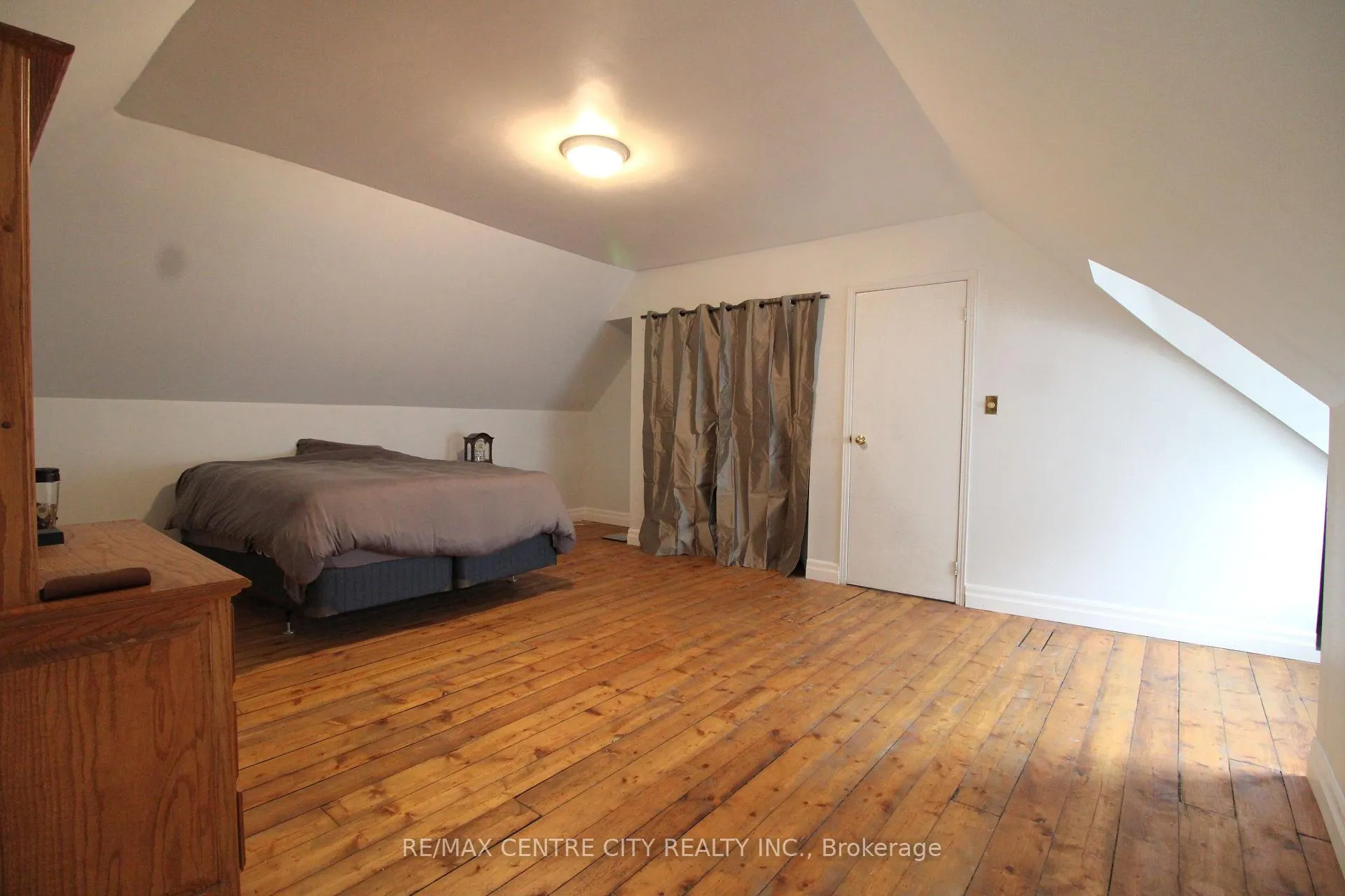 Photo 13 of 28 Maple Street, St. Thomas — HOMEH