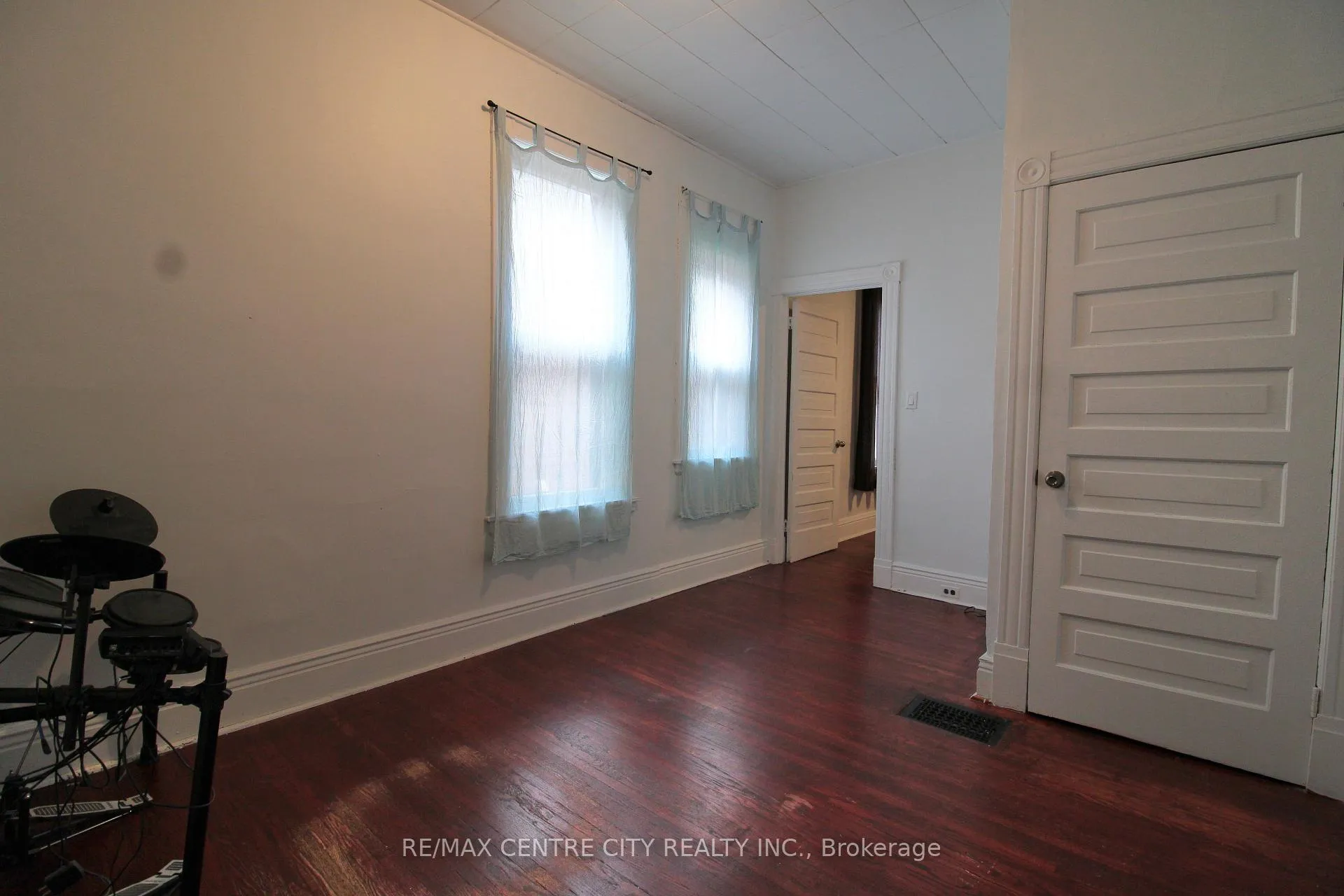 Photo 20 of 28 Maple Street, St. Thomas — HOMEH