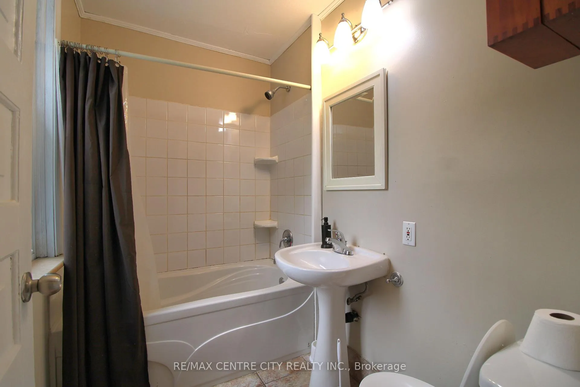 Photo 21 of 28 Maple Street, St. Thomas — HOMEH