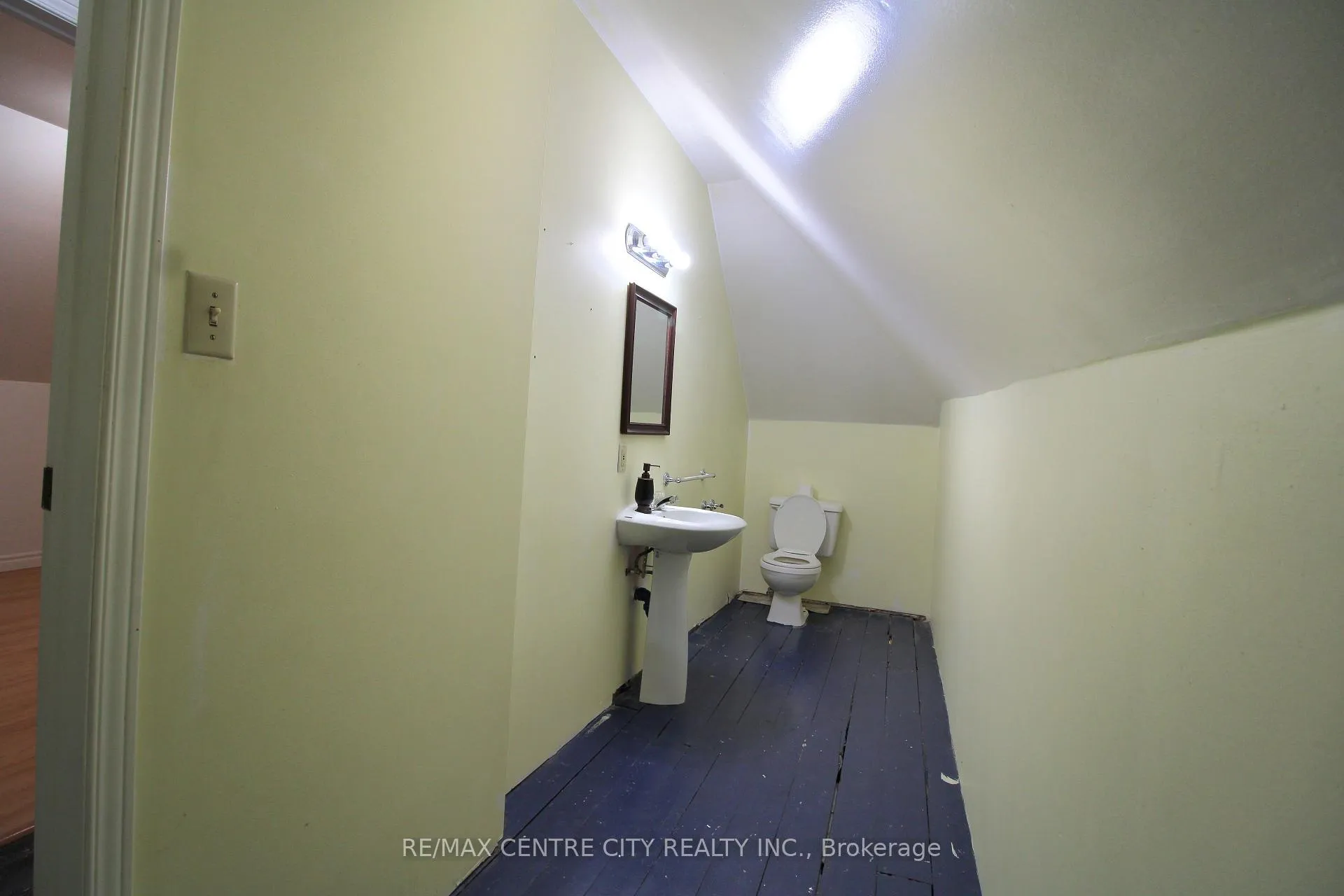 Photo 22 of 28 Maple Street, St. Thomas — HOMEH
