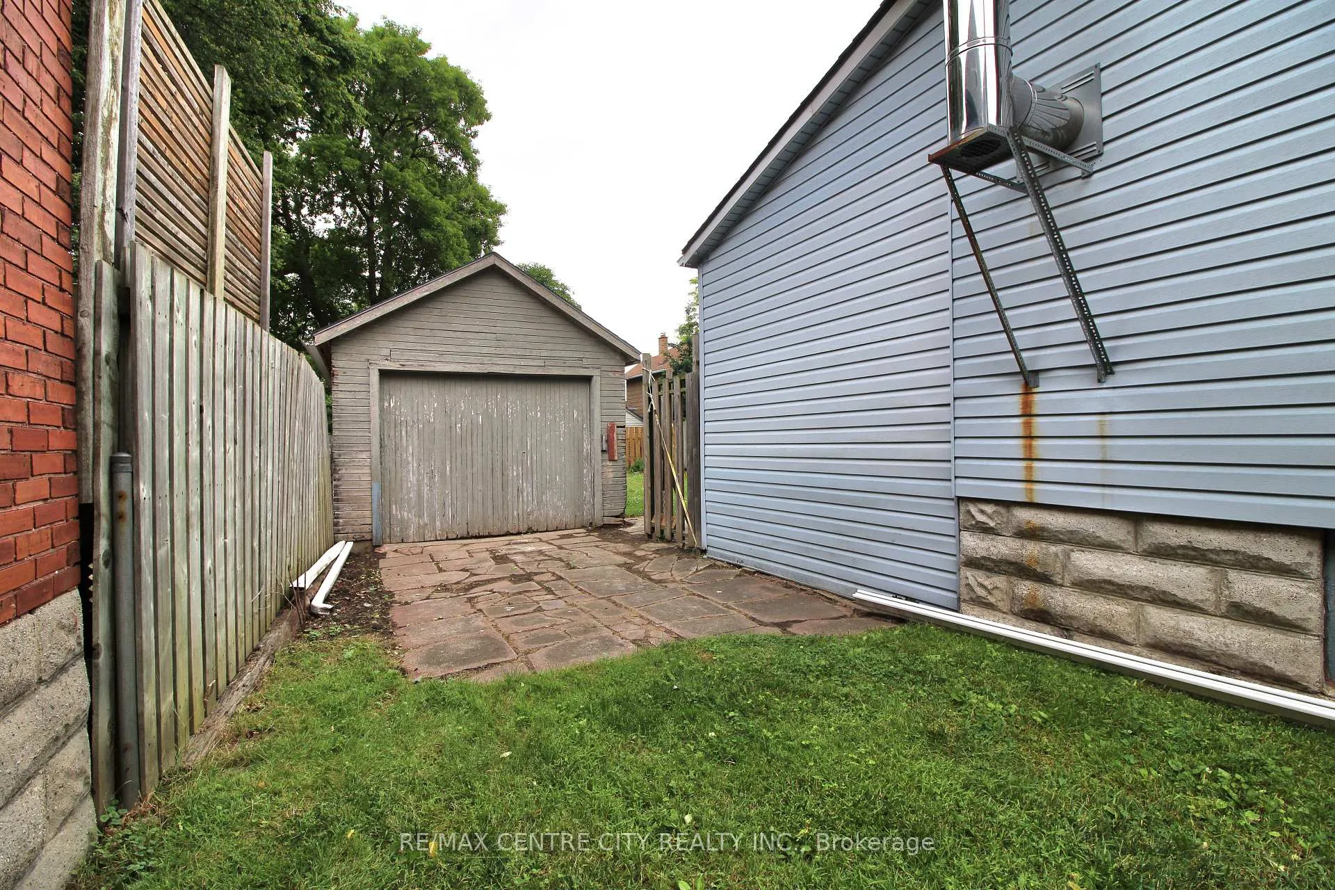 Photo 23 of 28 Maple Street, St. Thomas — HOMEH