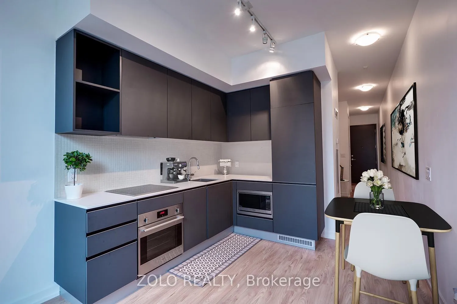 Photo 4 of Unit 116, 377 Madison Avenue N, Toronto, Casa Loma — HOMEH