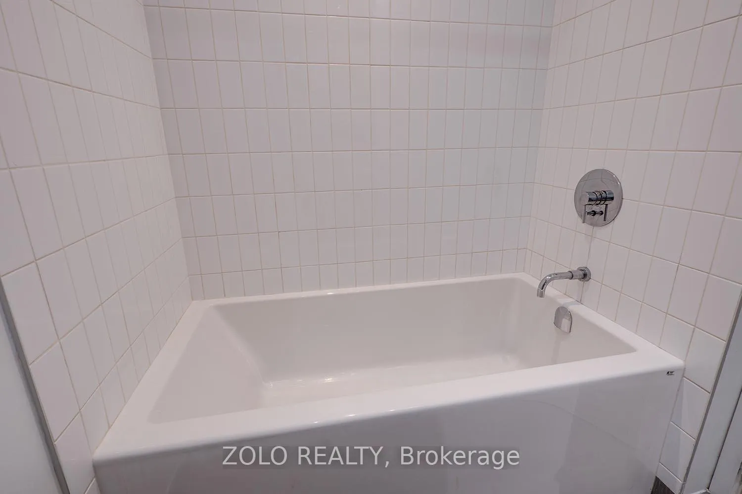 Photo 8 of Unit 116, 377 Madison Avenue N, Toronto, Casa Loma — HOMEH