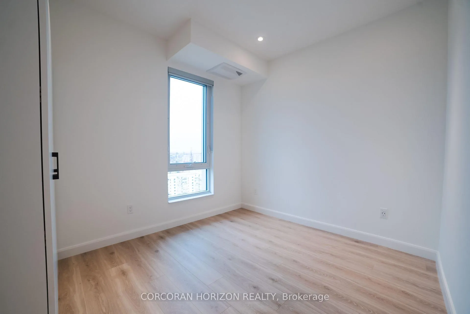 Photo 6 of Unit 1804, 741 King Street W, Kitchener — HOMEH