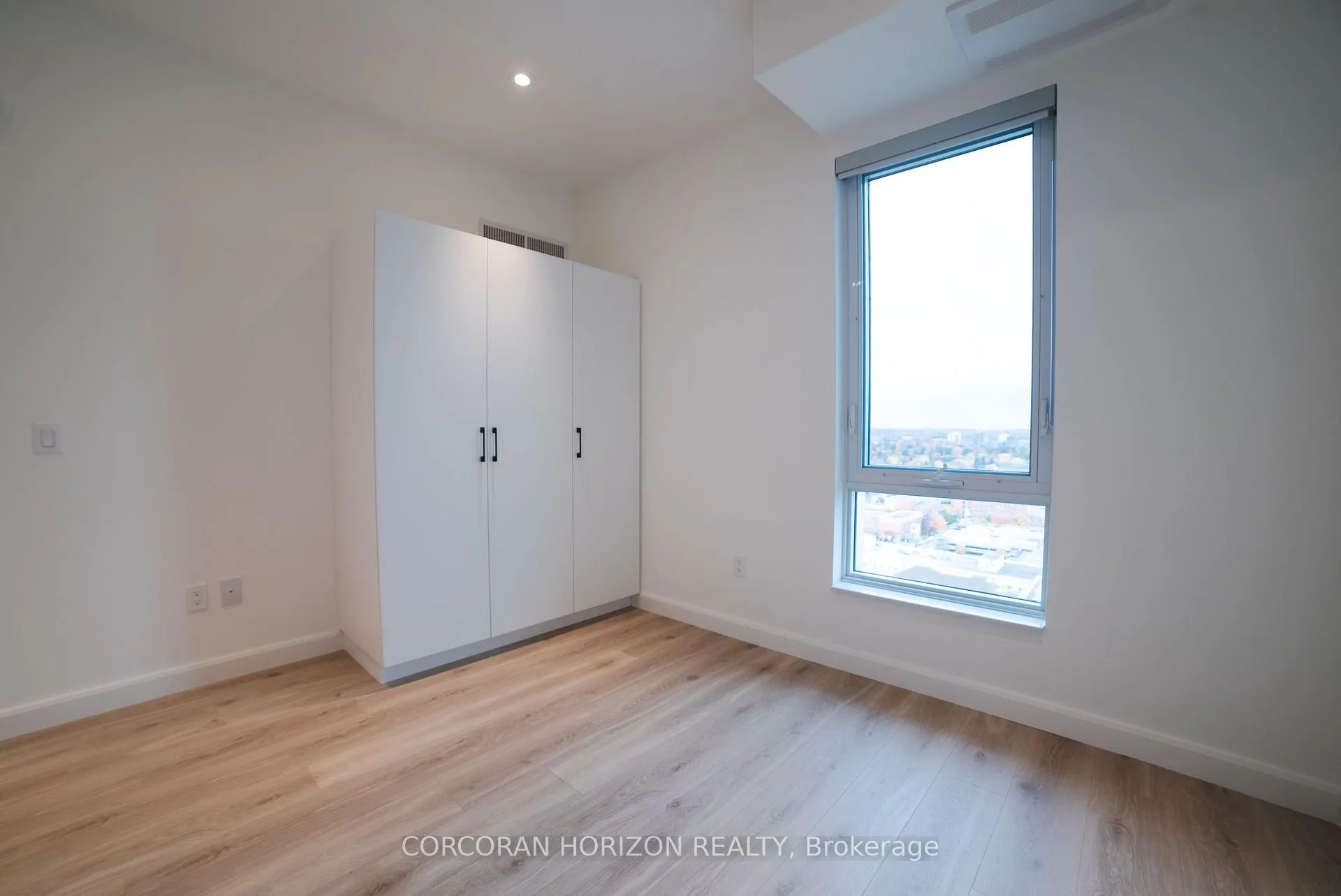 Photo 7 of Unit 1804, 741 King Street W, Kitchener — HOMEH