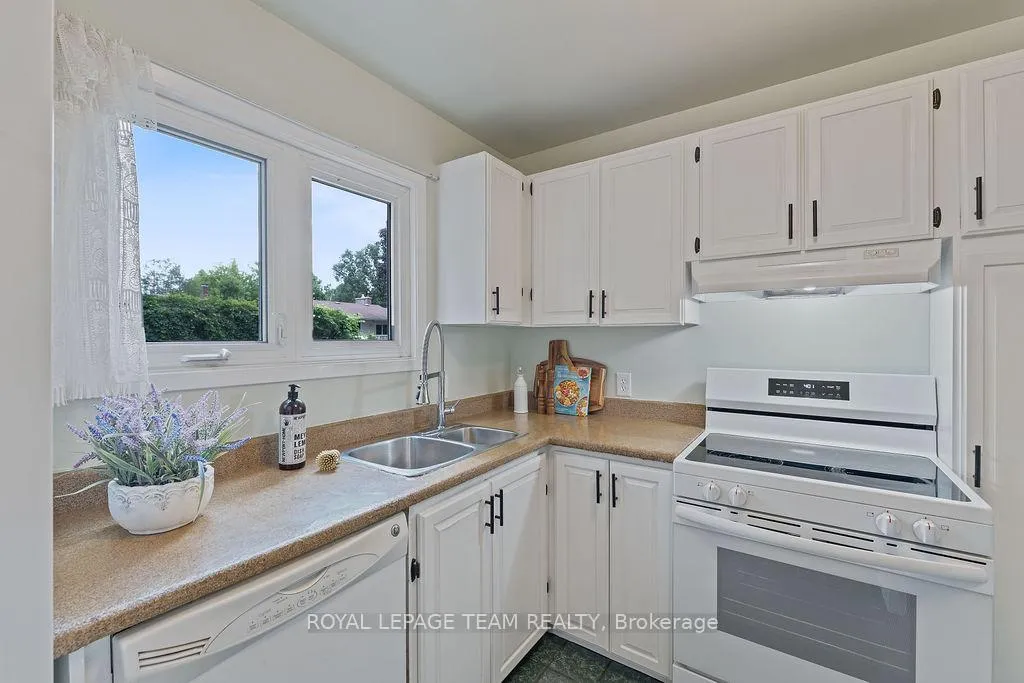 Photo 15 of 123 Abbeyhill Drive, Ottawa, Kanata - Glencairn/Hazeldean — HOMEH