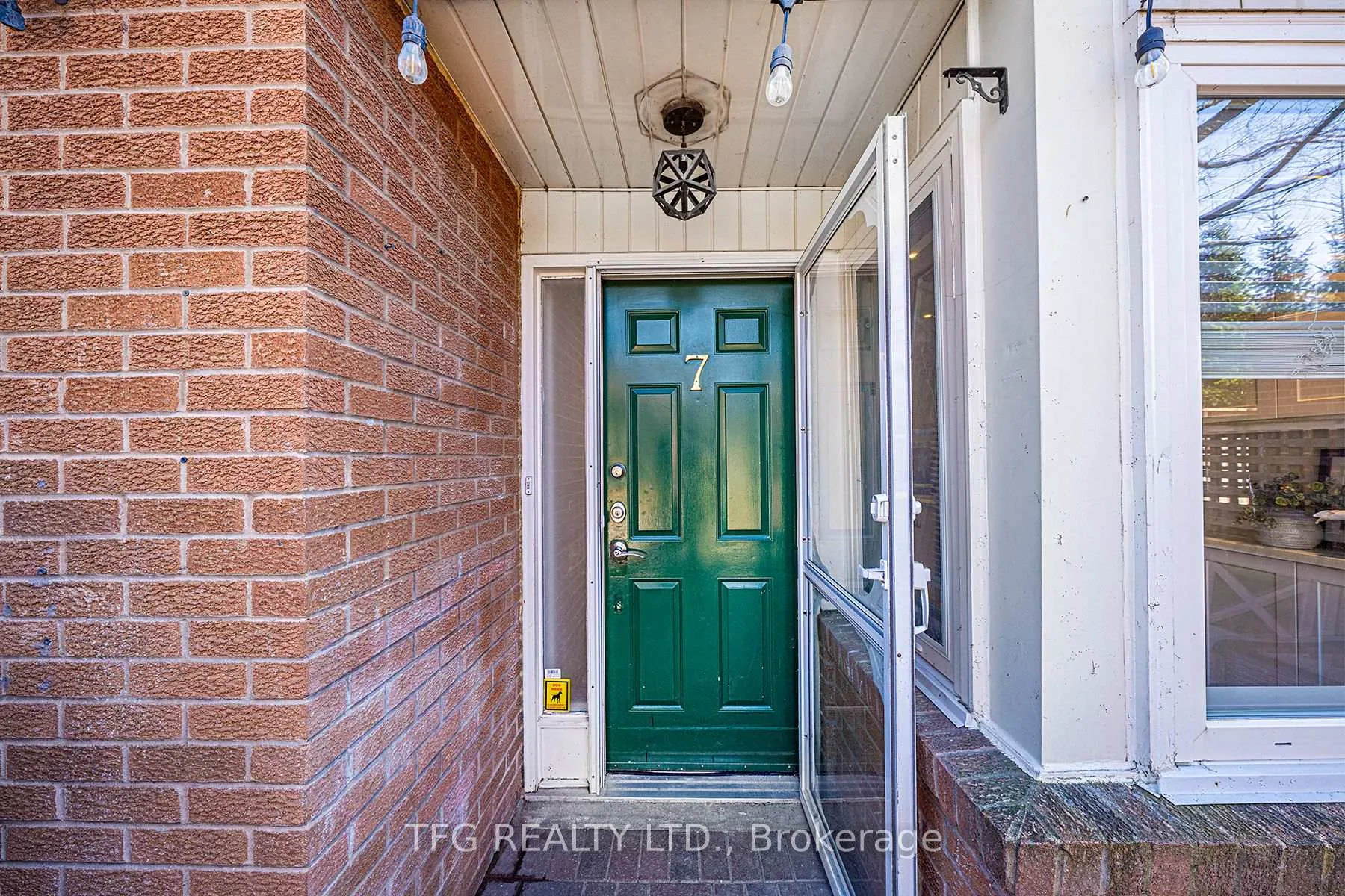 Photo 4 of Unit 7, 120 Glen Manor Drive, Toronto, The Beaches — HOMEH