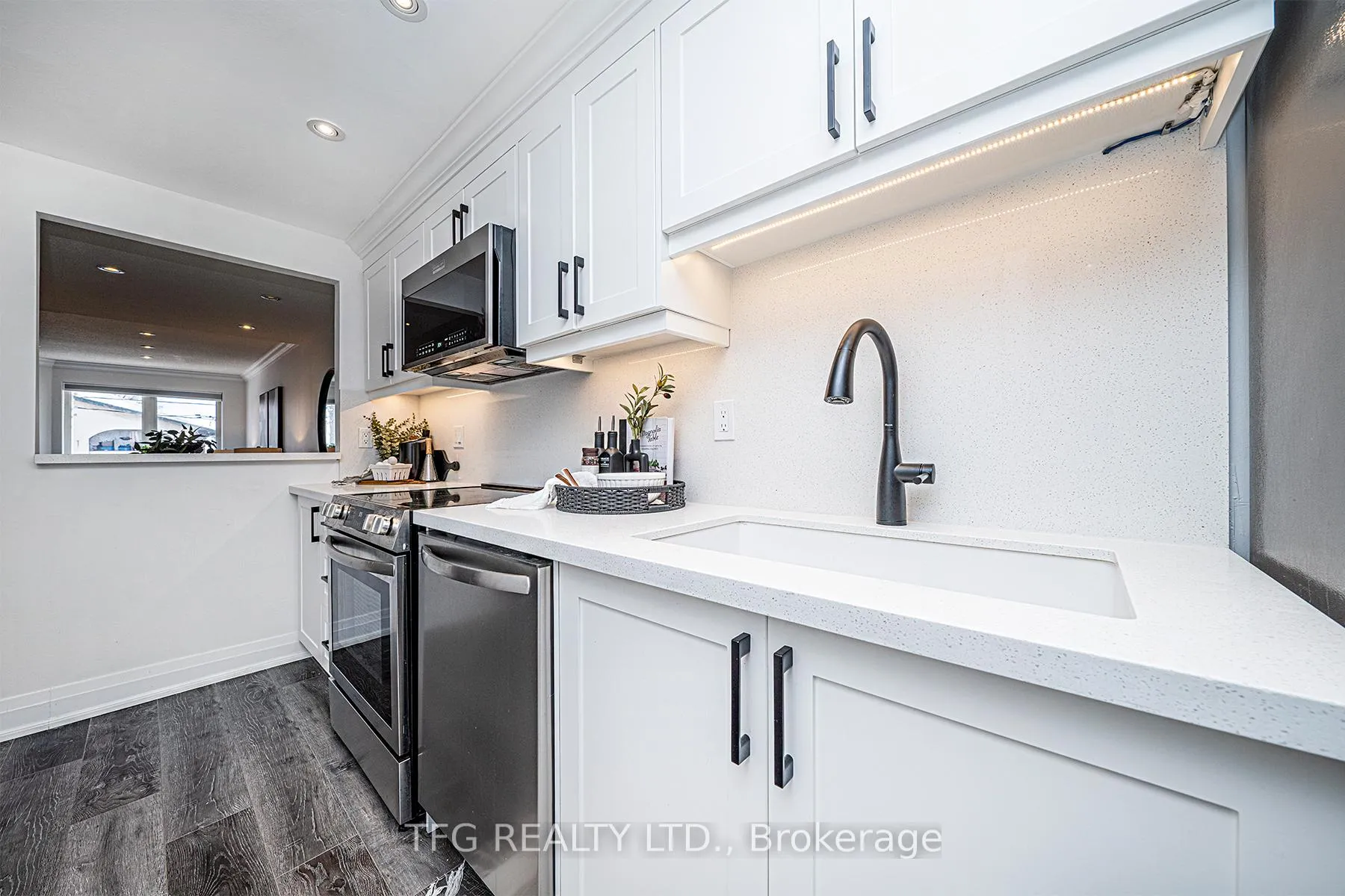 Photo 8 of Unit 7, 120 Glen Manor Drive, Toronto, The Beaches — HOMEH