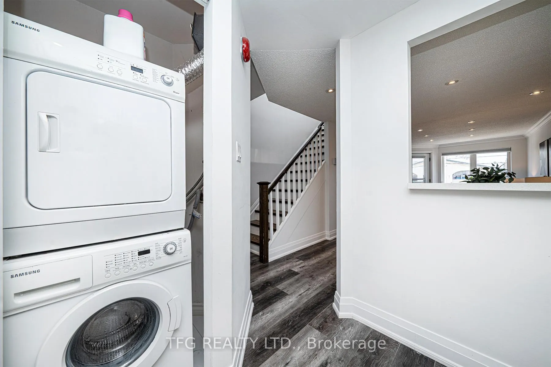 Photo 10 of Unit 7, 120 Glen Manor Drive, Toronto, The Beaches — HOMEH