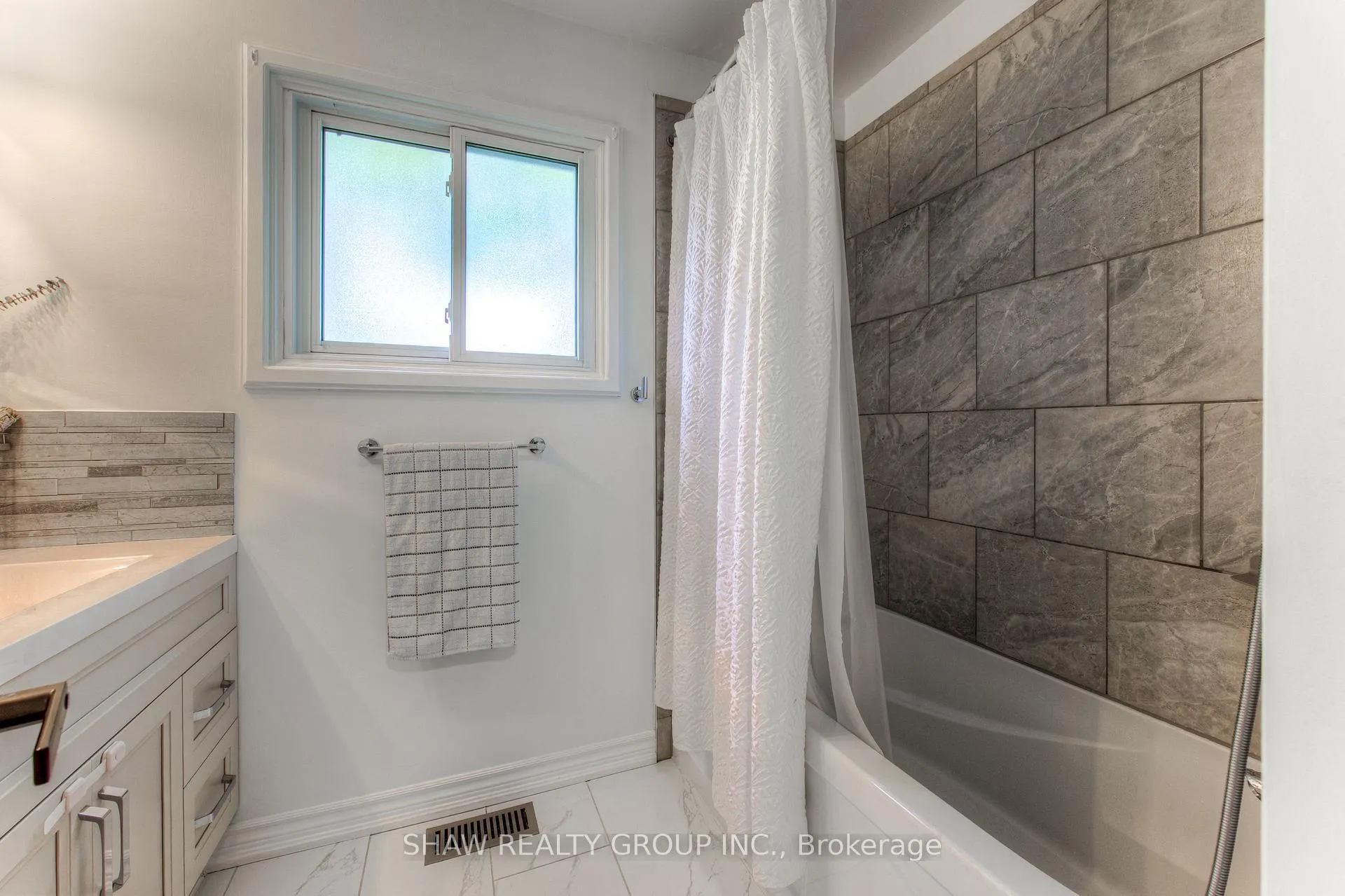 Photo 24 of 95 Silver Street, Brant, Paris — HOMEH