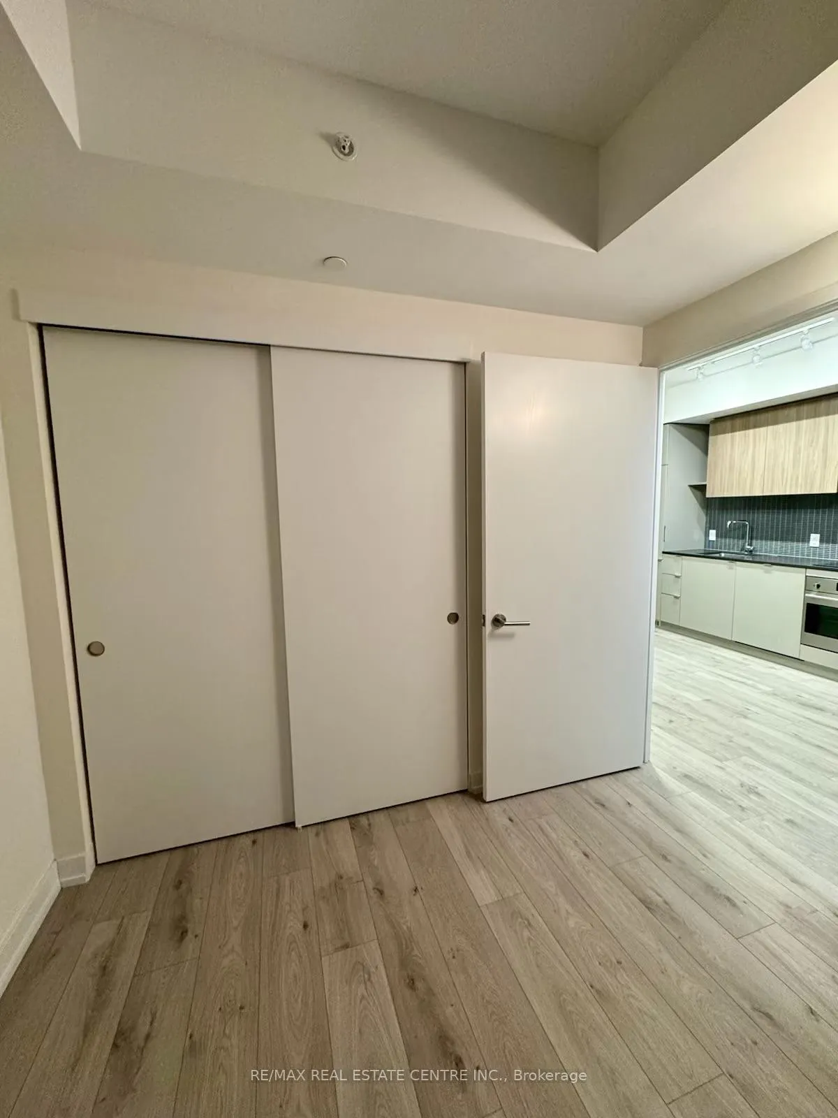 Photo 2 of Unit 1708, 161 Roehampton Avenue, Toronto, Mount Pleasant West — HOMEH