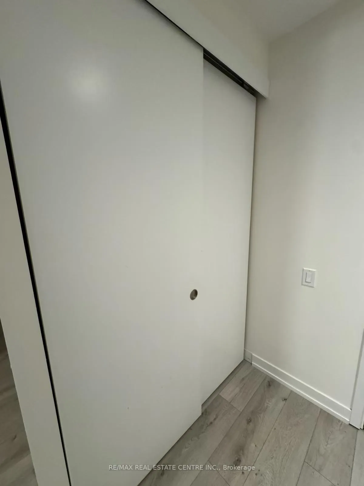Photo 5 of Unit 1708, 161 Roehampton Avenue, Toronto, Mount Pleasant West — HOMEH