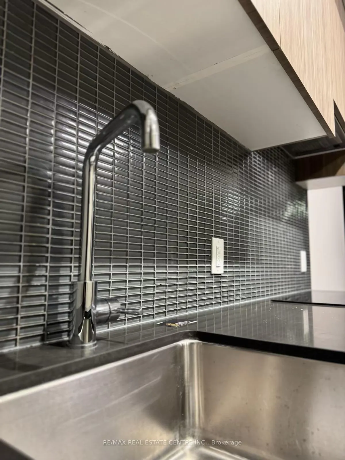 Photo 6 of Unit 1708, 161 Roehampton Avenue, Toronto, Mount Pleasant West — HOMEH