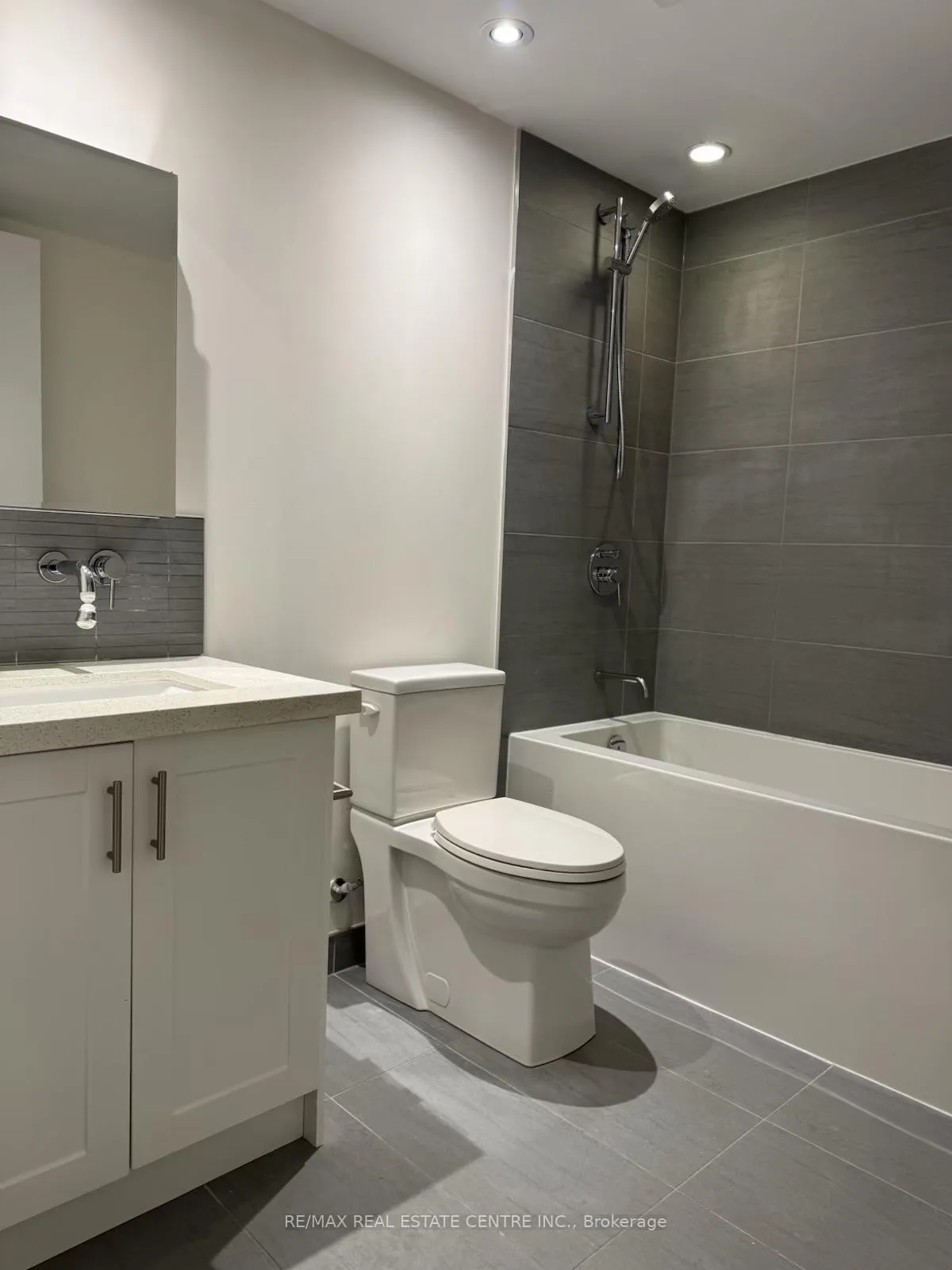 Photo 8 of Unit 1708, 161 Roehampton Avenue, Toronto, Mount Pleasant West — HOMEH