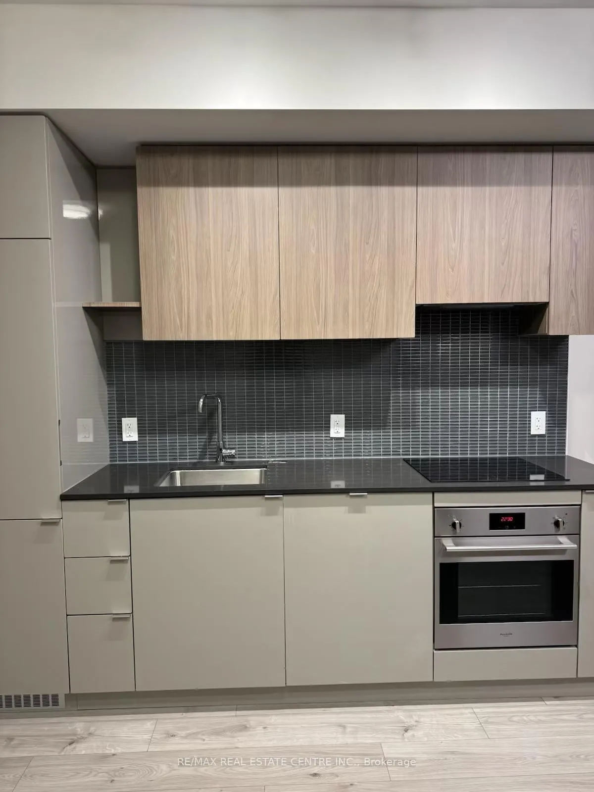Photo 9 of Unit 1708, 161 Roehampton Avenue, Toronto, Mount Pleasant West — HOMEH