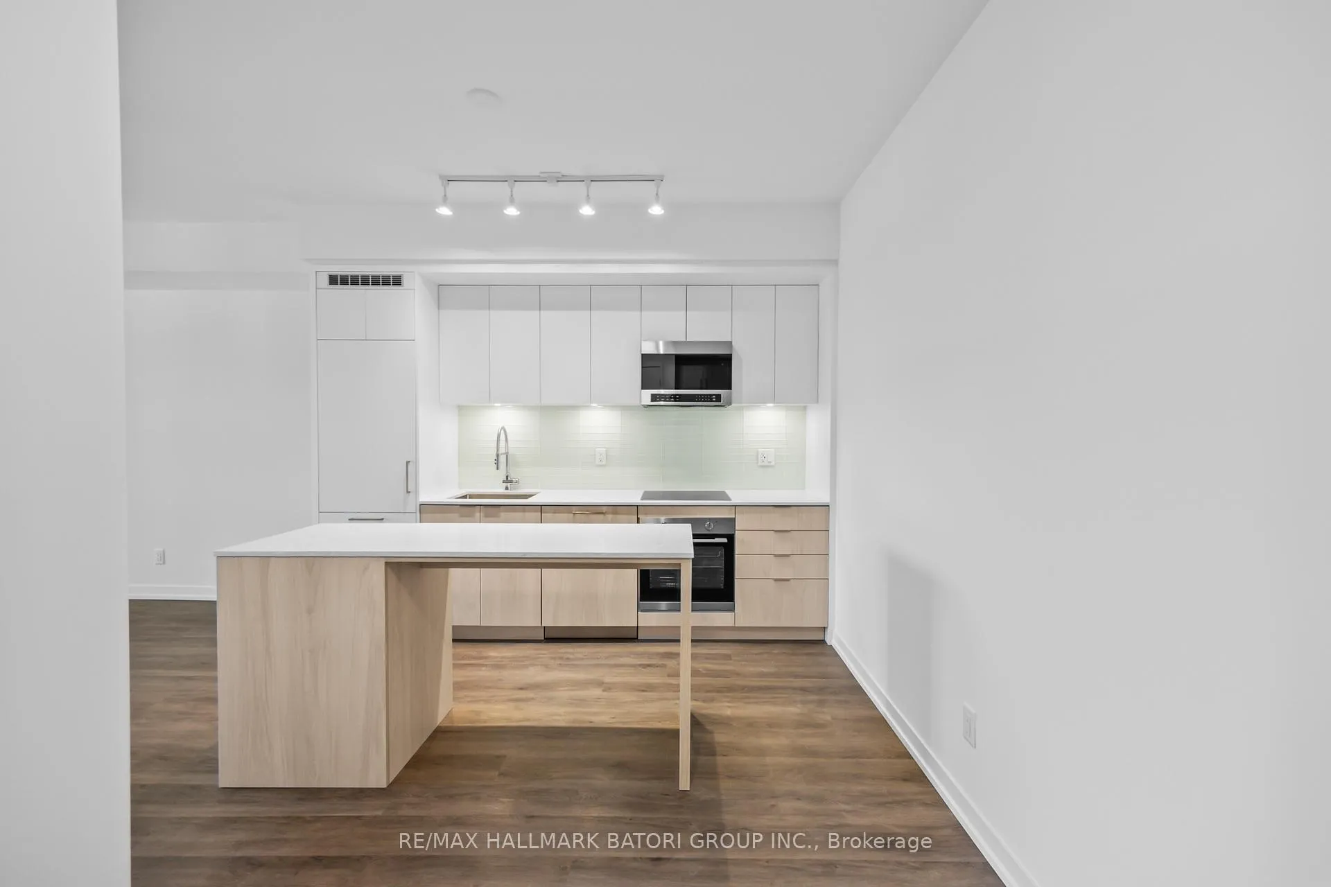 Photo 3 of Unit 302, 863 St. Clair Avenue W, Toronto, Wychwood — HOMEH
