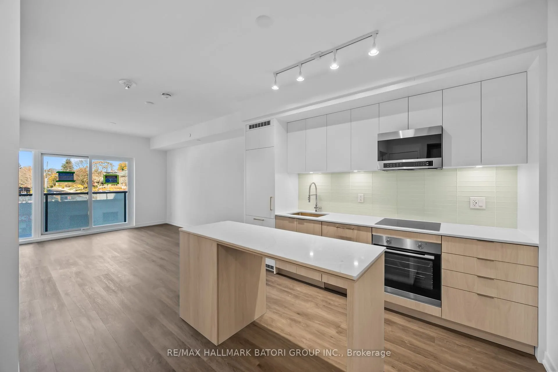 Photo 5 of Unit 302, 863 St. Clair Avenue W, Toronto, Wychwood — HOMEH