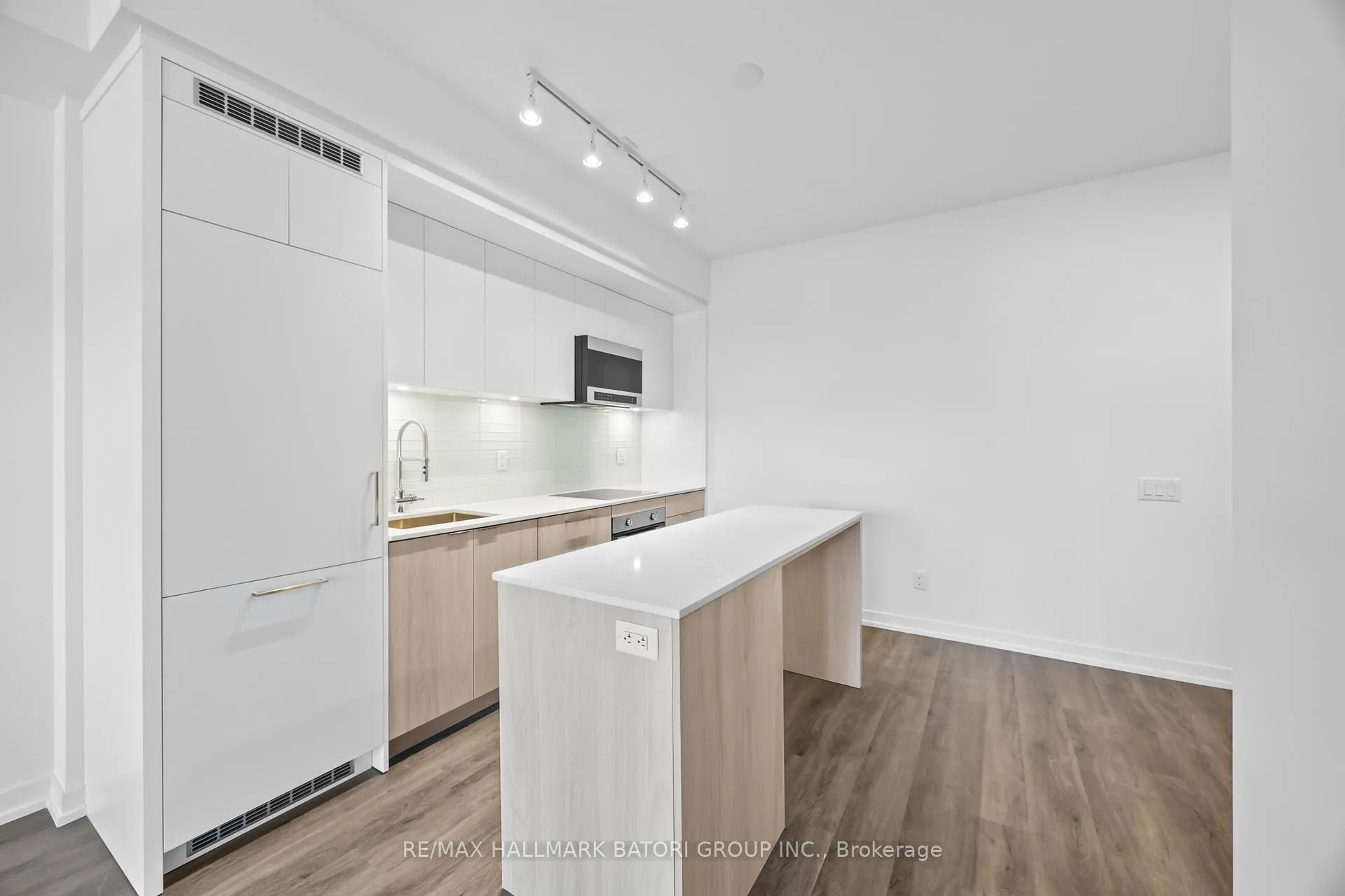 Photo 8 of Unit 302, 863 St. Clair Avenue W, Toronto, Wychwood — HOMEH