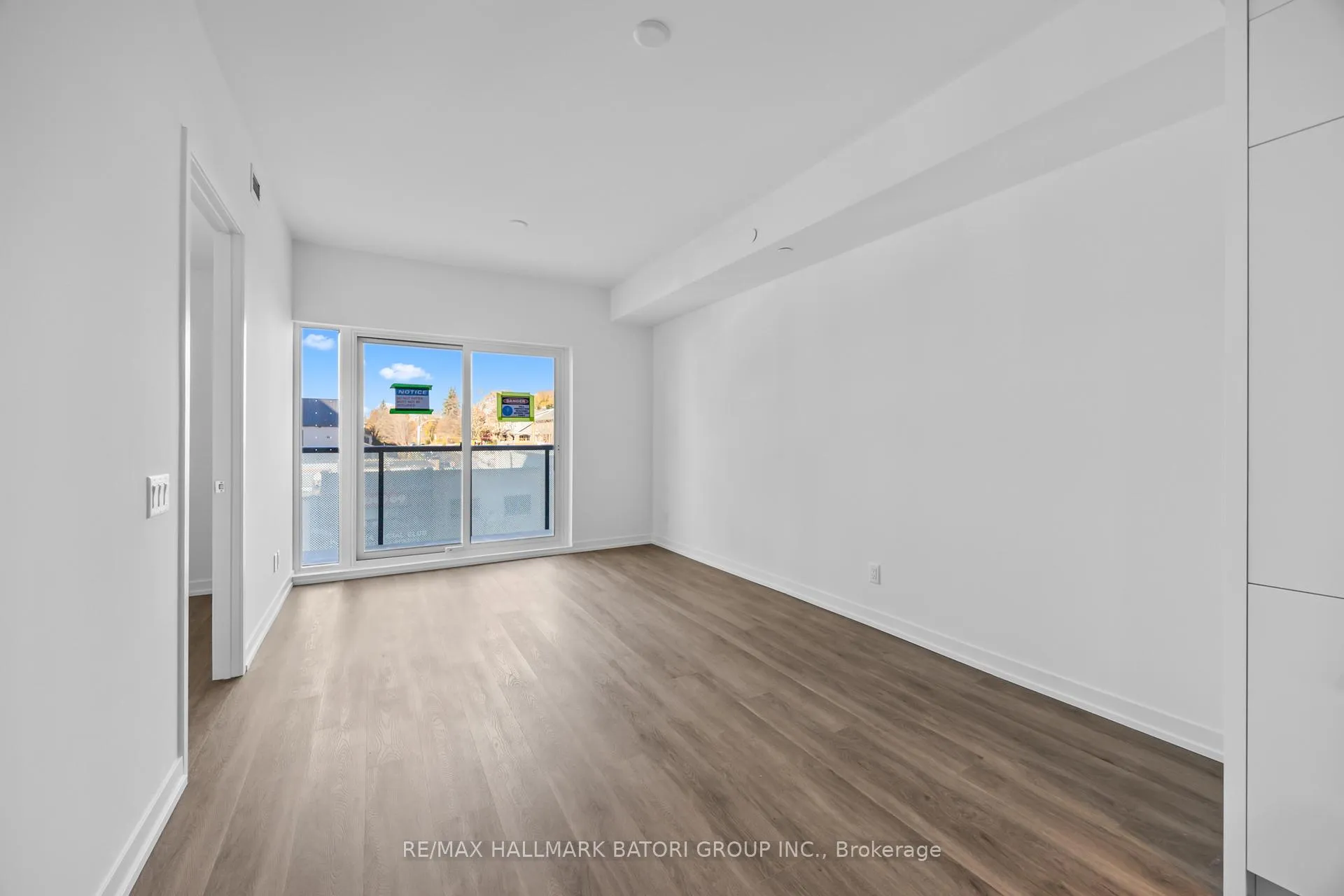 Photo 10 of Unit 302, 863 St. Clair Avenue W, Toronto, Wychwood — HOMEH