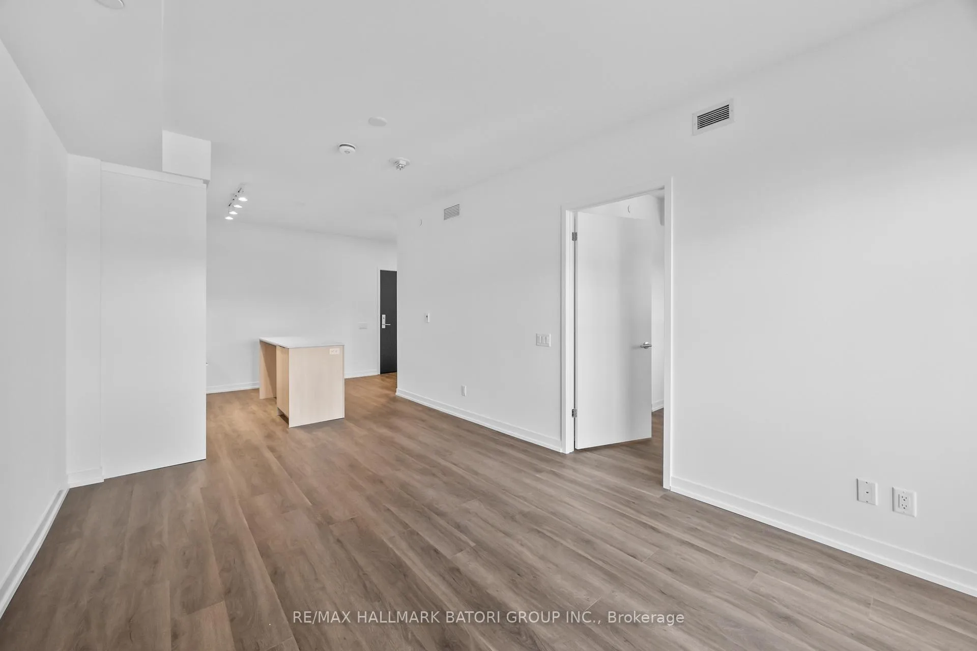 Photo 13 of Unit 302, 863 St. Clair Avenue W, Toronto, Wychwood — HOMEH