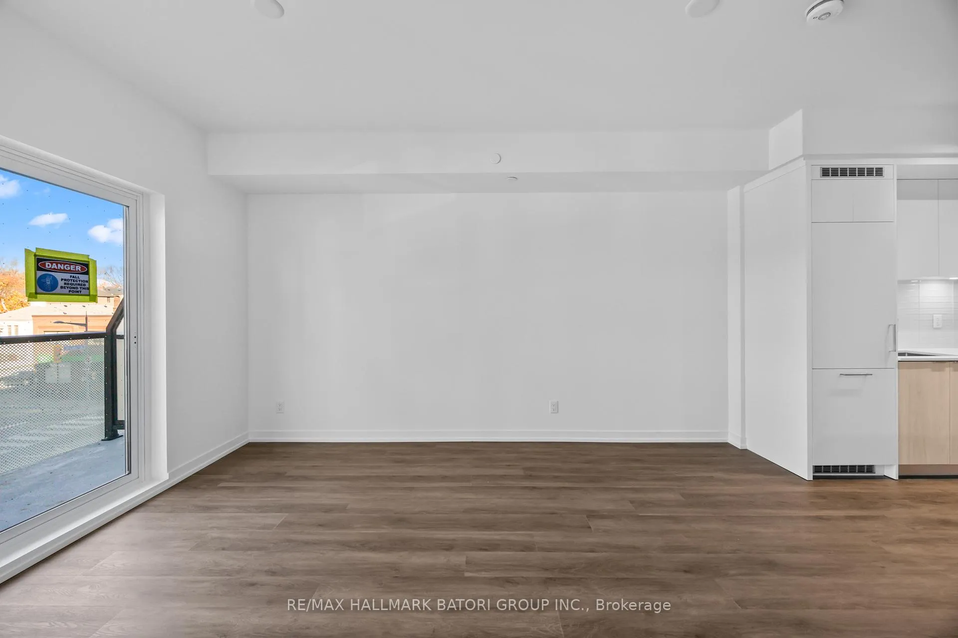 Photo 15 of Unit 302, 863 St. Clair Avenue W, Toronto, Wychwood — HOMEH