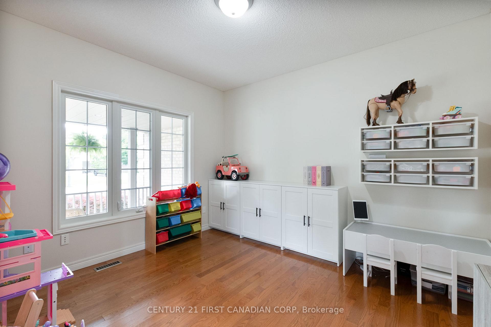 Photo 5 of 23 Symphony Court, Central Elgin, Lynhurst — HOMEH