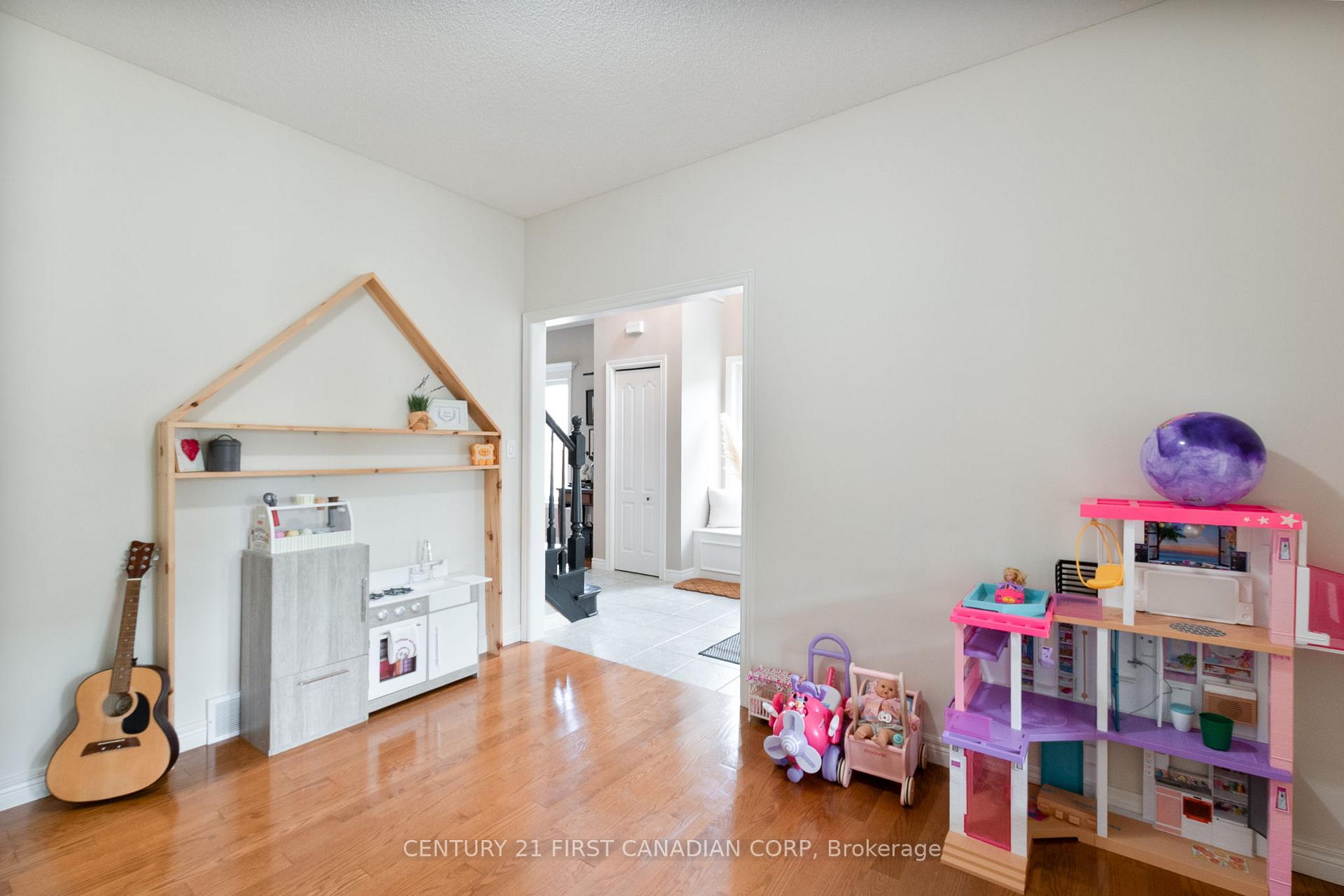 Photo 6 of 23 Symphony Court, Central Elgin, Lynhurst — HOMEH