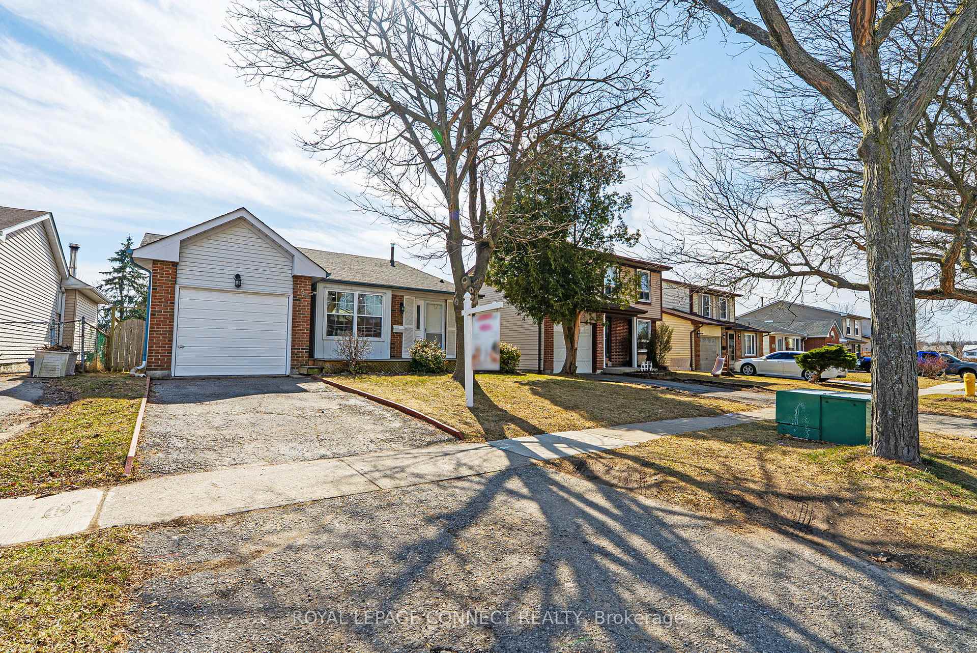 Photo 2 of 35 Banner Crescent, Ajax, South West — HOMEH