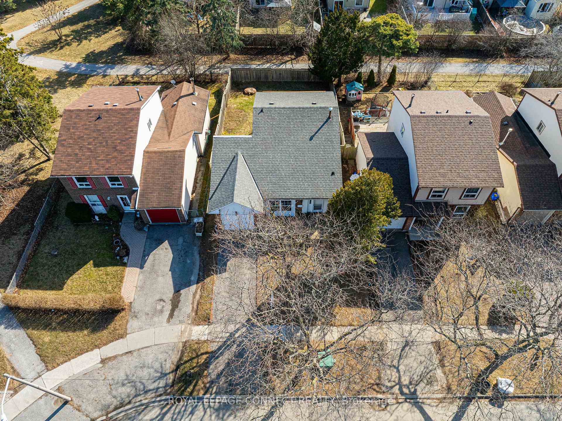 Photo 3 of 35 Banner Crescent, Ajax, South West — HOMEH