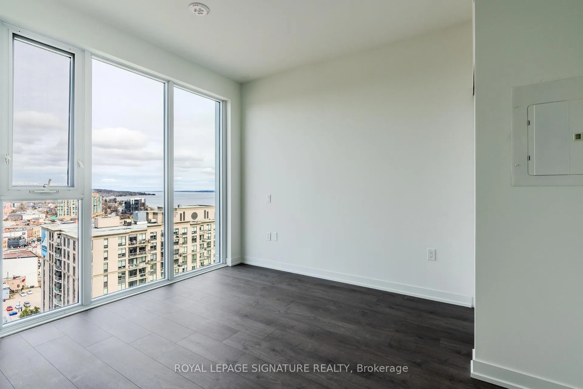 Photo 1 of Unit 1607, 39 Mary Street, Barrie, City Centre — HOMEH