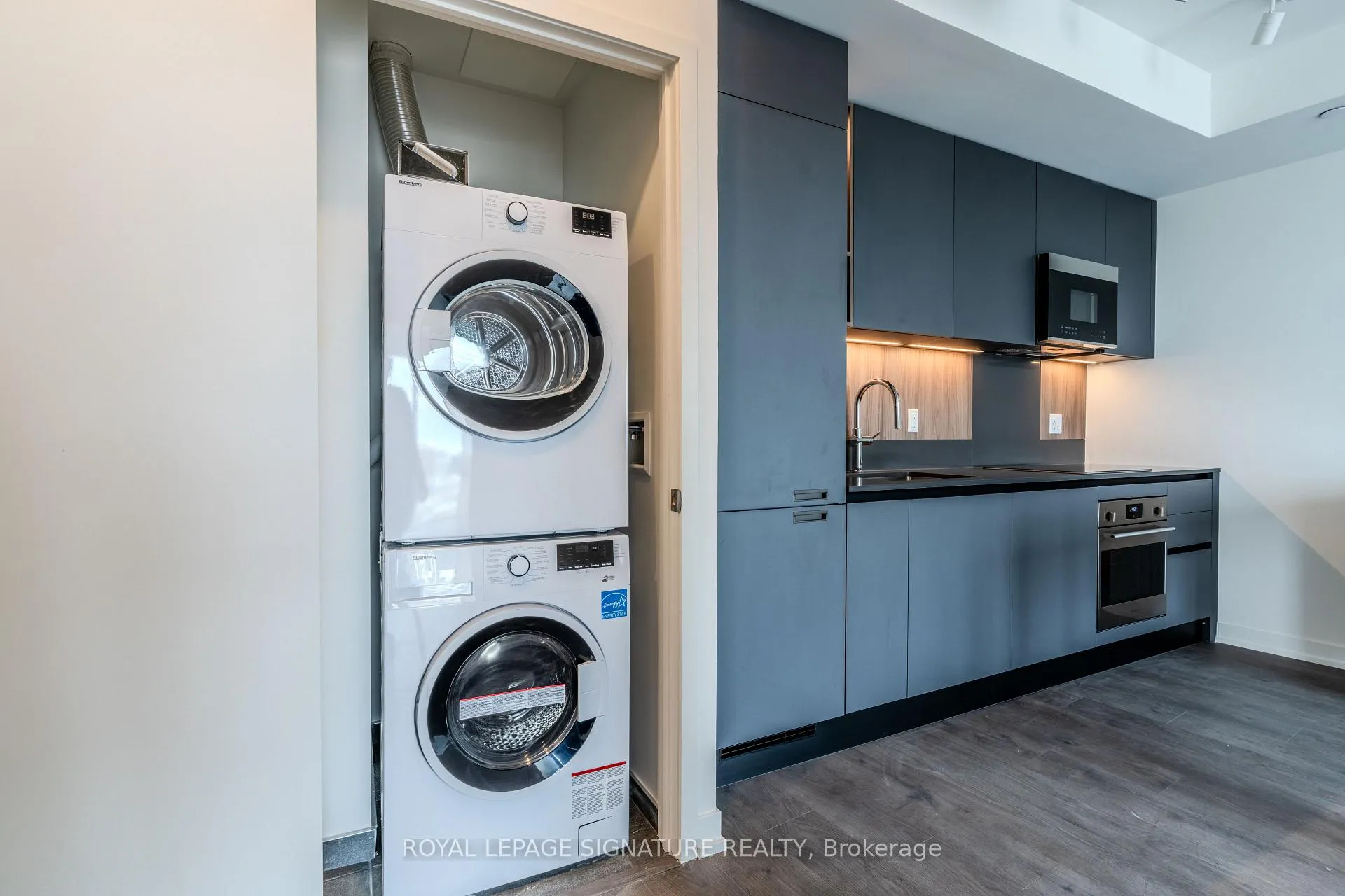 Photo 9 of Unit 1607, 39 Mary Street, Barrie, City Centre — HOMEH