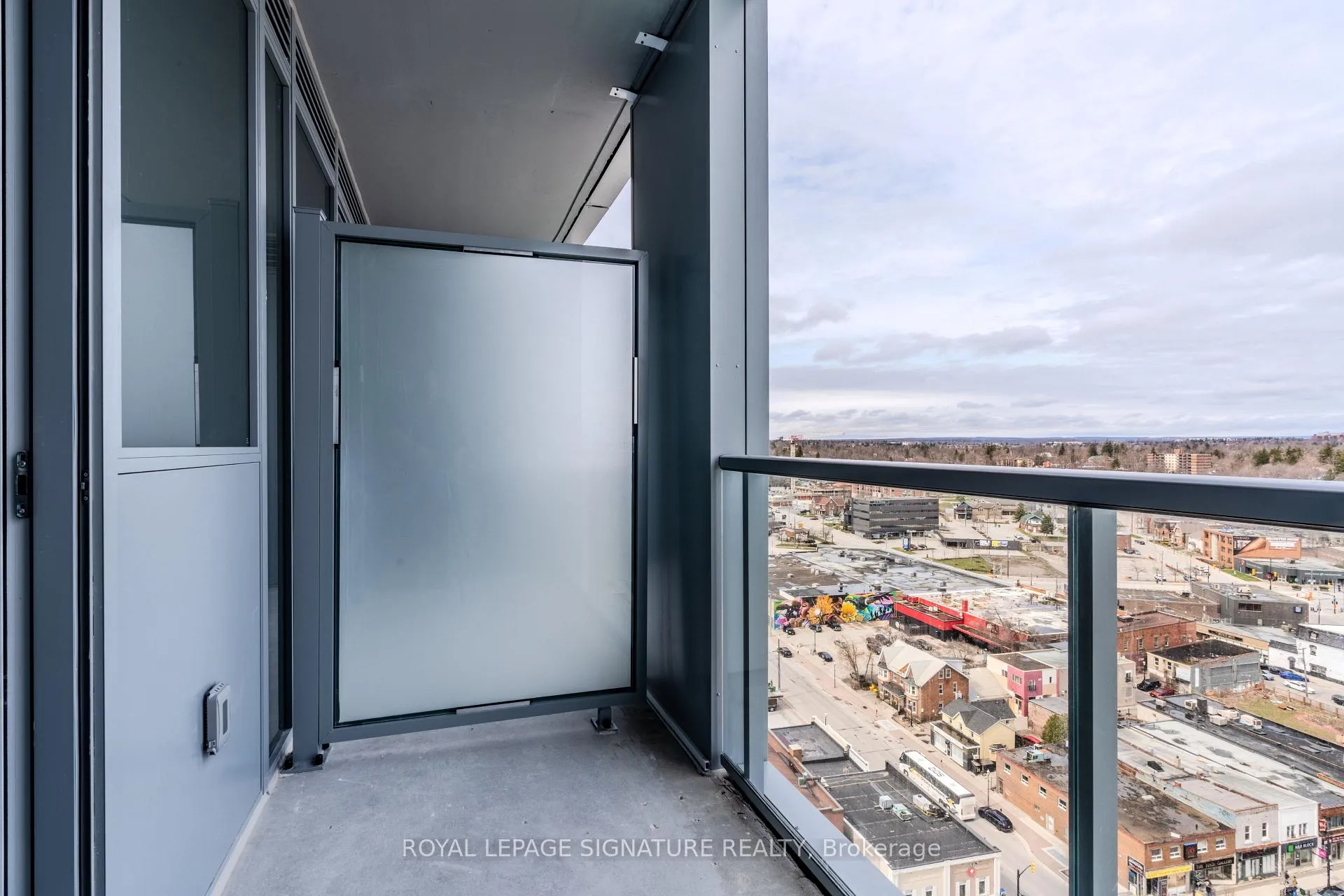 Photo 16 of Unit 1607, 39 Mary Street, Barrie, City Centre — HOMEH