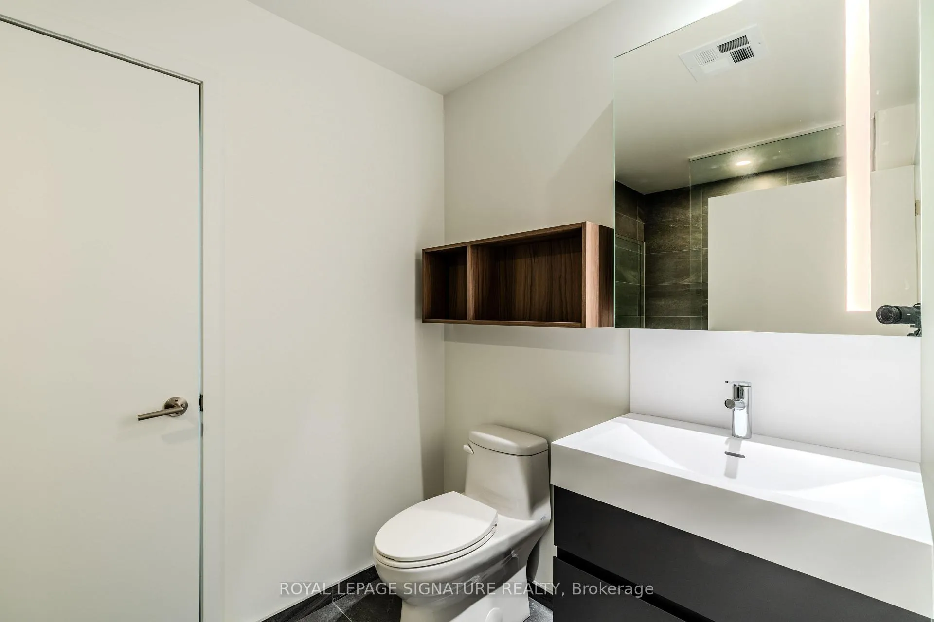 Photo 18 of Unit 1607, 39 Mary Street, Barrie, City Centre — HOMEH