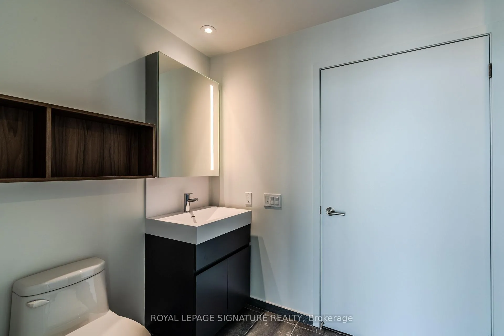 Photo 19 of Unit 1607, 39 Mary Street, Barrie, City Centre — HOMEH