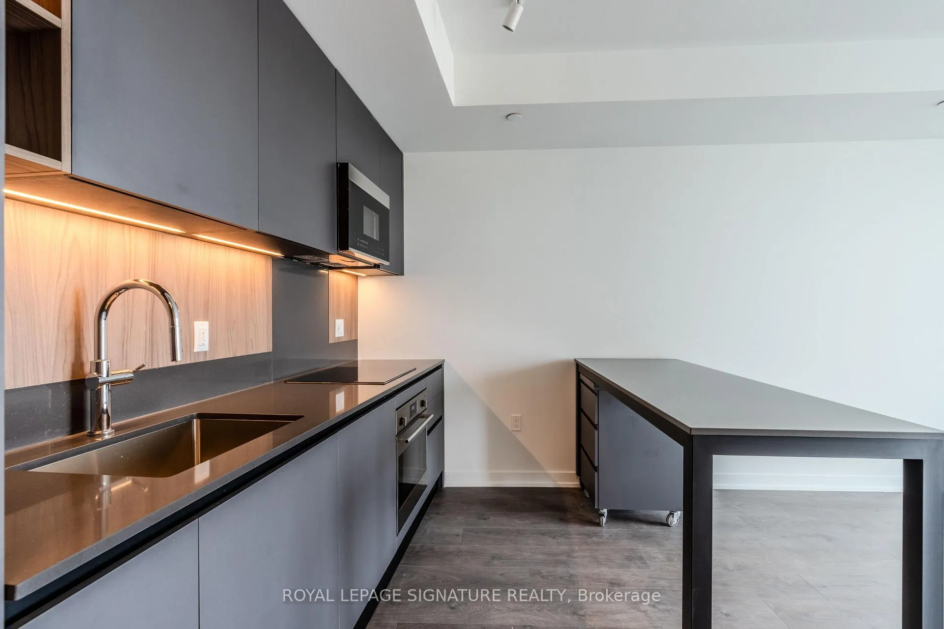 Photo 20 of Unit 1607, 39 Mary Street, Barrie, City Centre — HOMEH