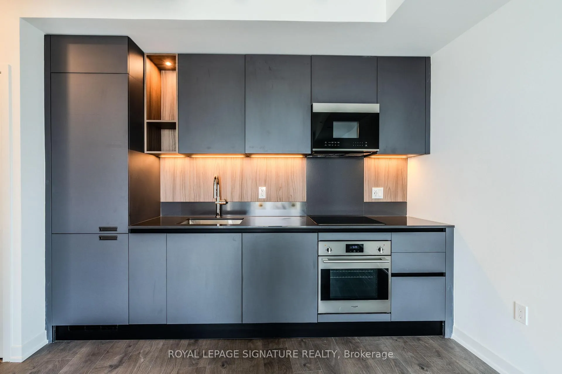 Photo 21 of Unit 1607, 39 Mary Street, Barrie, City Centre — HOMEH
