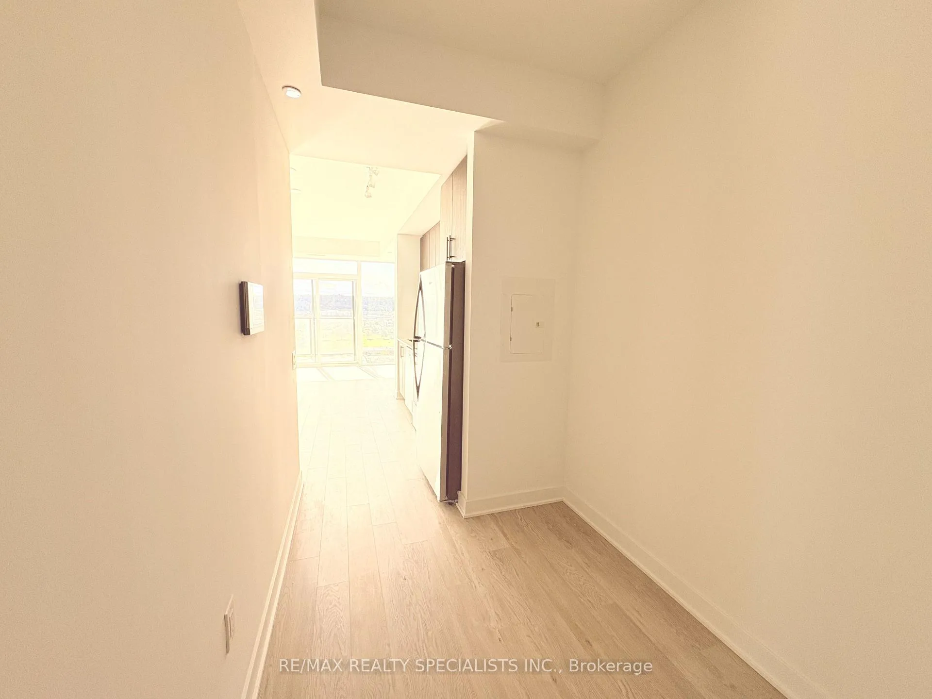 Photo 3 of Unit 1501, 2782 Barton Street, Hamilton, Riverdale — HOMEH
