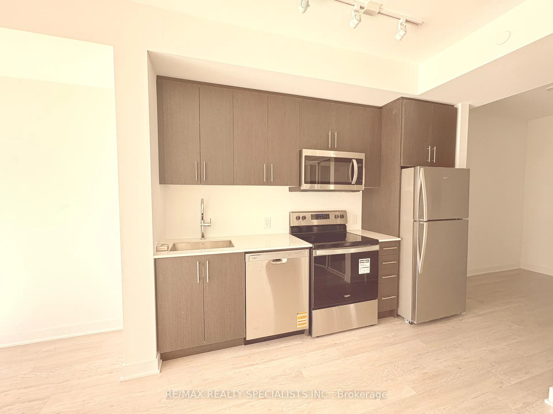 Photo 6 of Unit 1501, 2782 Barton Street, Hamilton, Riverdale — HOMEH