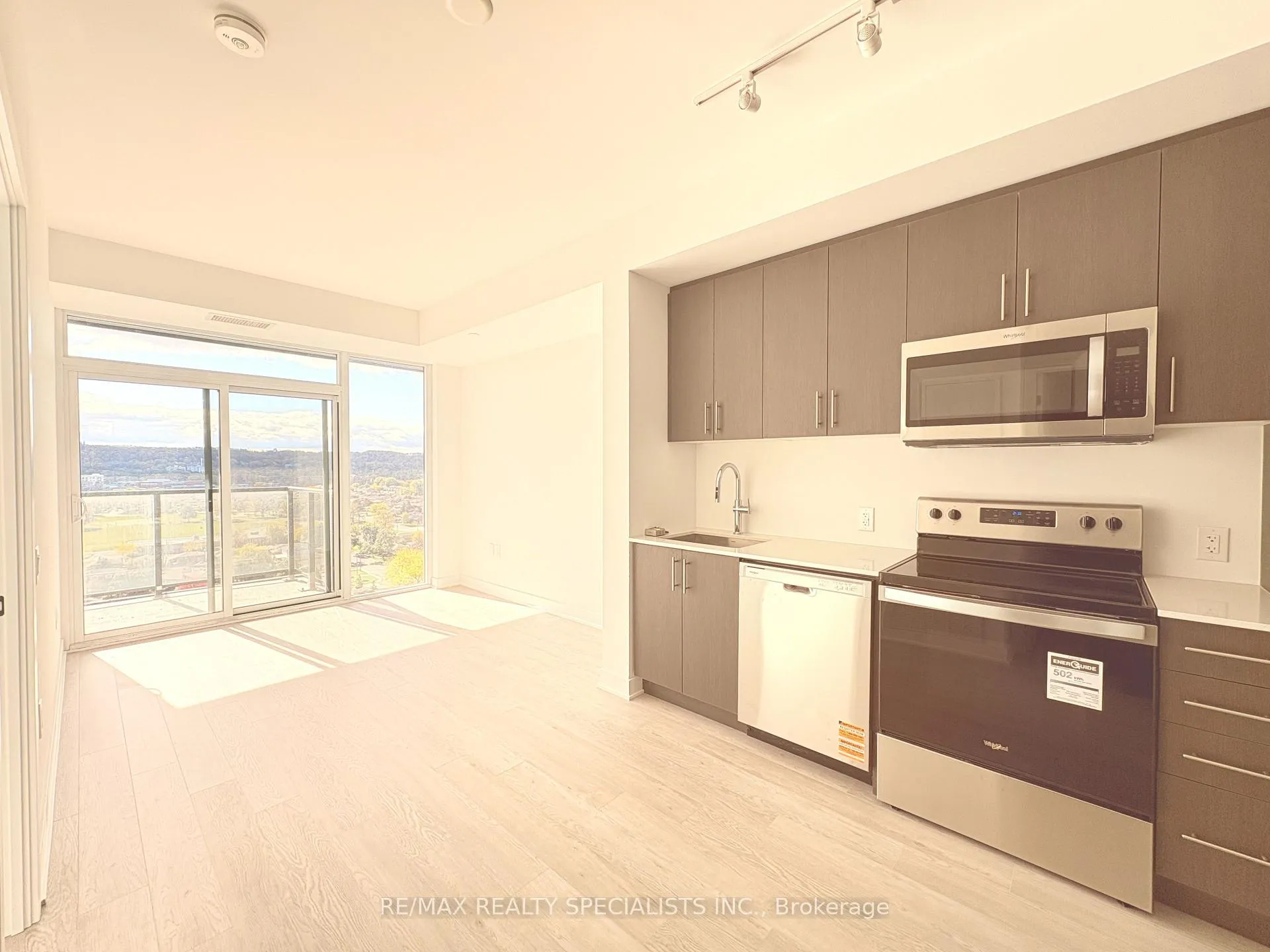 Photo 7 of Unit 1501, 2782 Barton Street, Hamilton, Riverdale — HOMEH