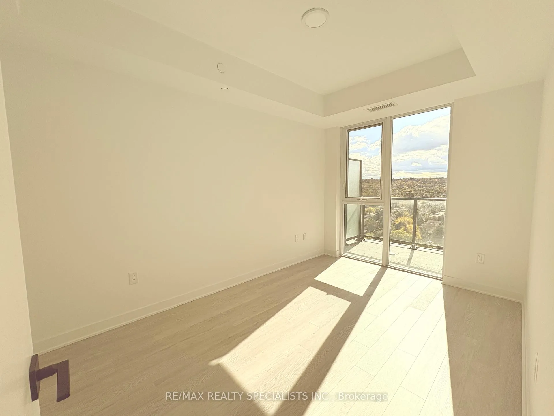 Photo 8 of Unit 1501, 2782 Barton Street, Hamilton, Riverdale — HOMEH