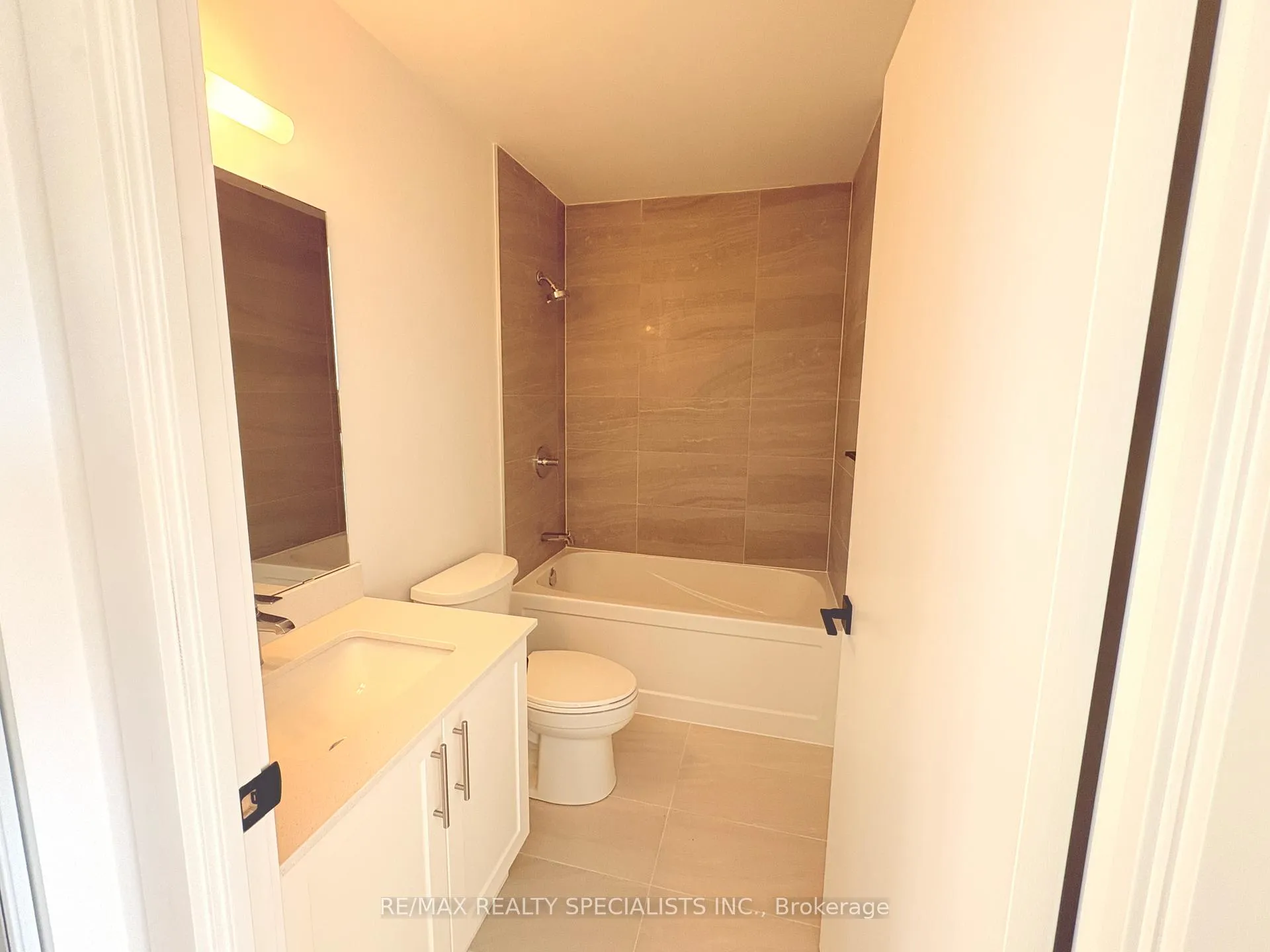 Photo 9 of Unit 1501, 2782 Barton Street, Hamilton, Riverdale — HOMEH