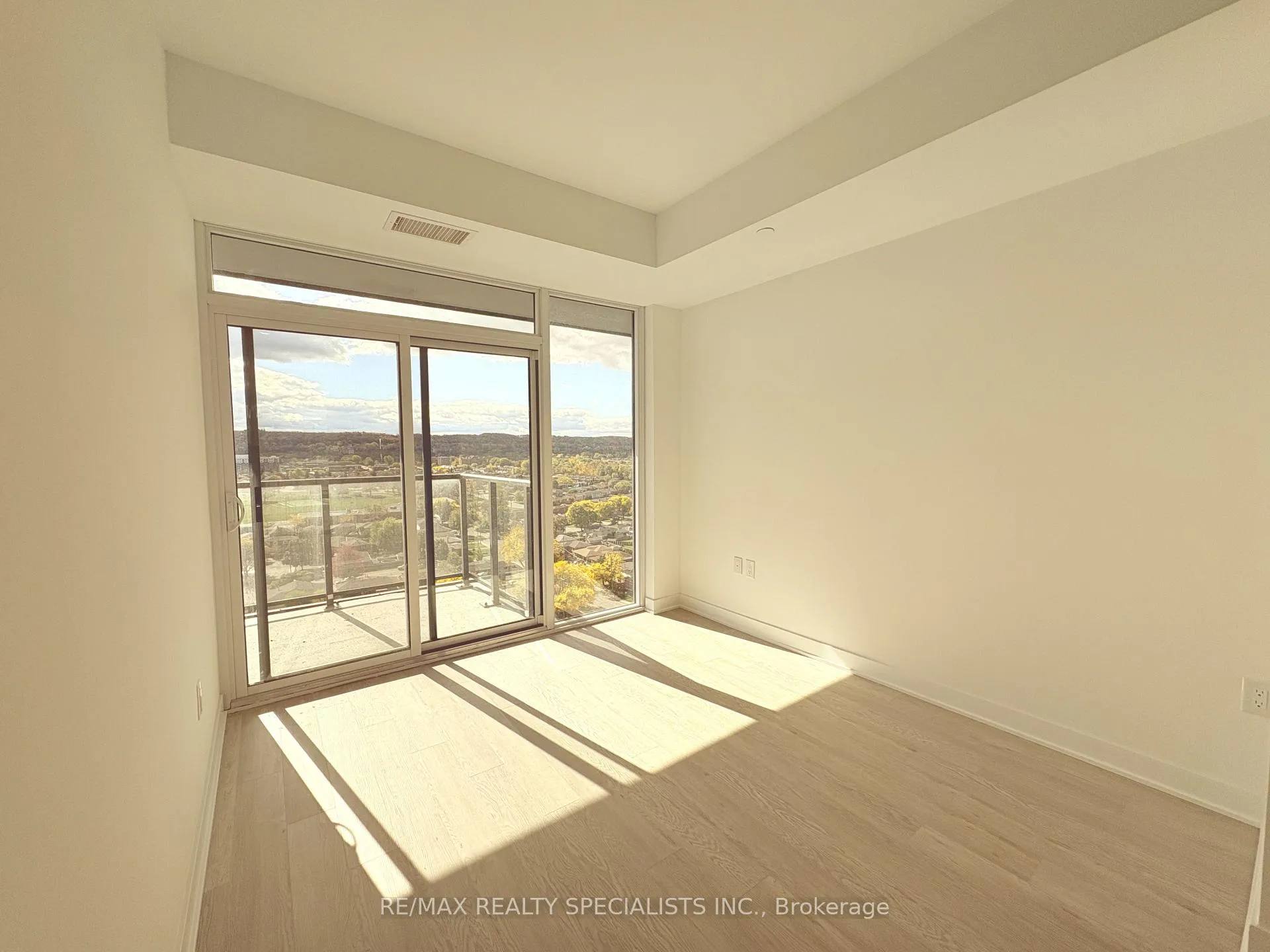 Photo 11 of Unit 1501, 2782 Barton Street, Hamilton, Riverdale — HOMEH