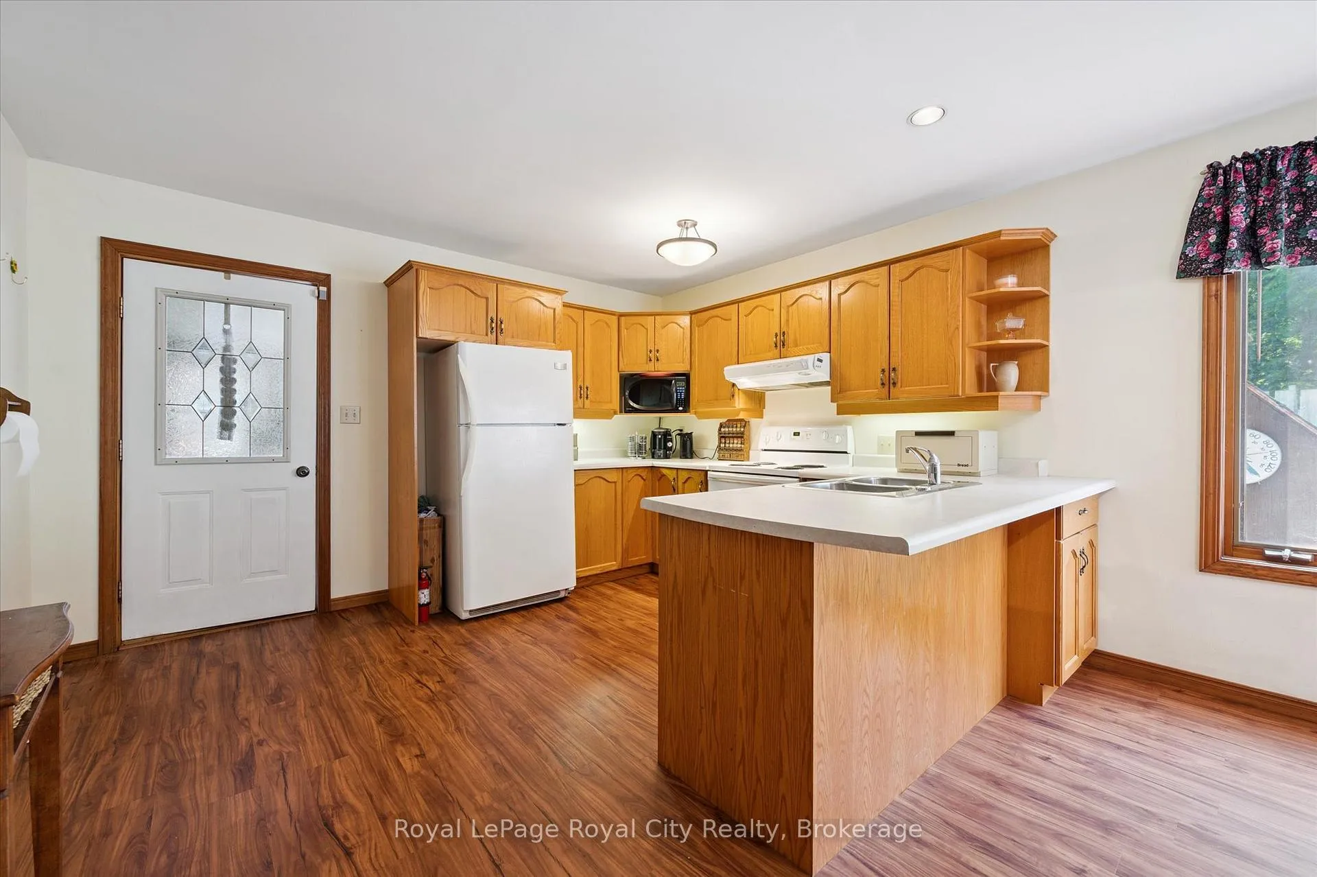 Photo 10 of 69 Nottingham Street, Guelph, Downtown — HOMEH