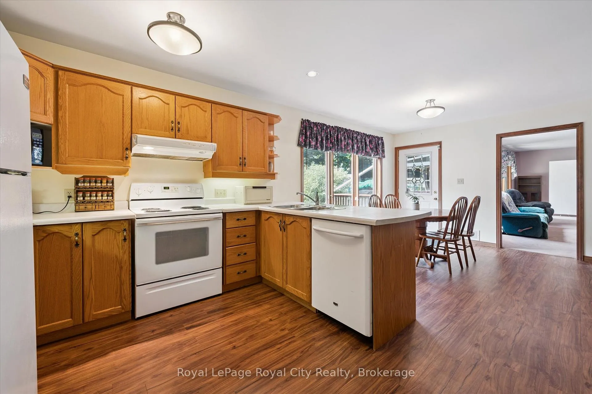Photo 11 of 69 Nottingham Street, Guelph, Downtown — HOMEH